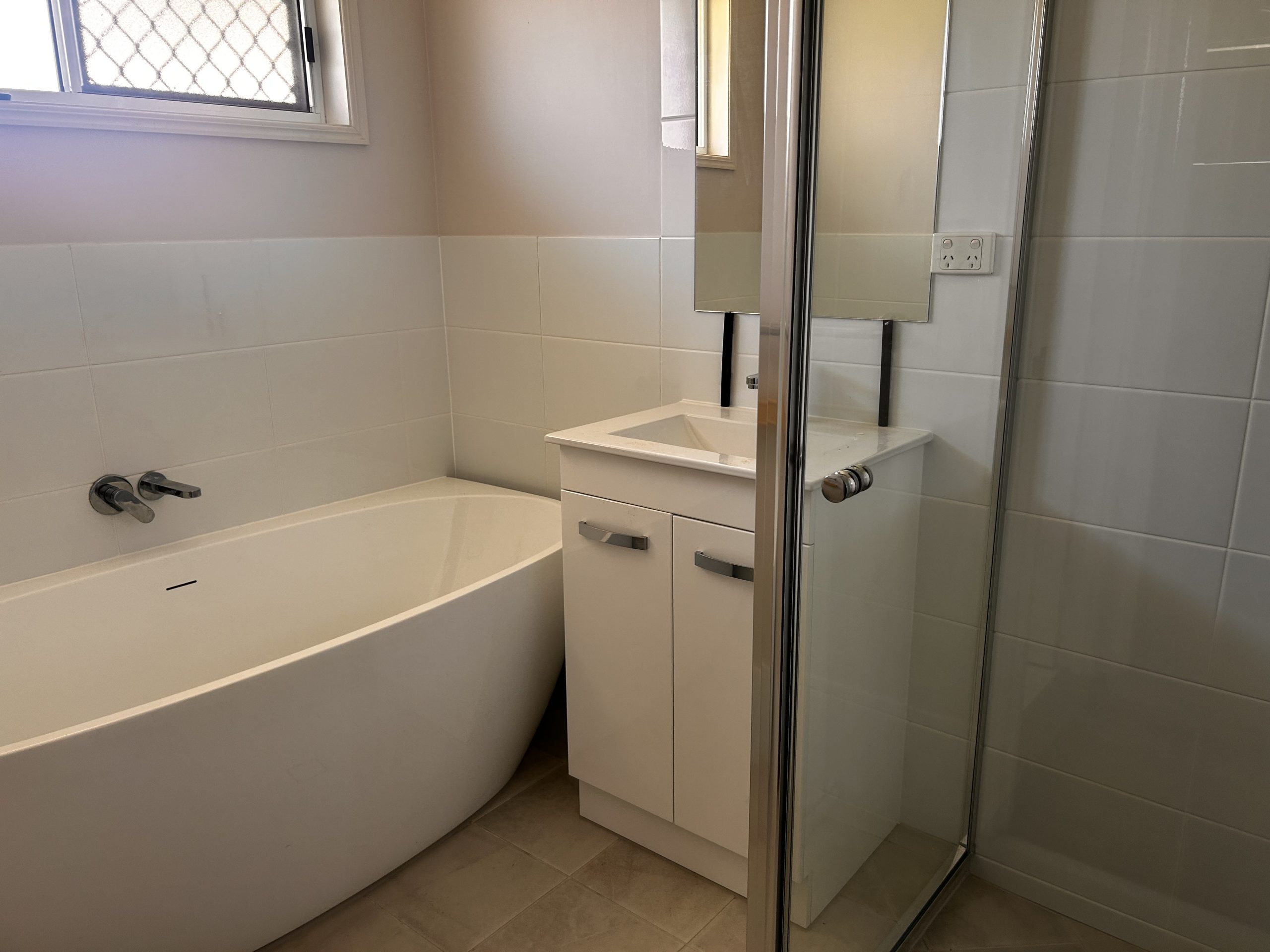 77 Exeter Street, TORQUAY, QLD 4655 AUS