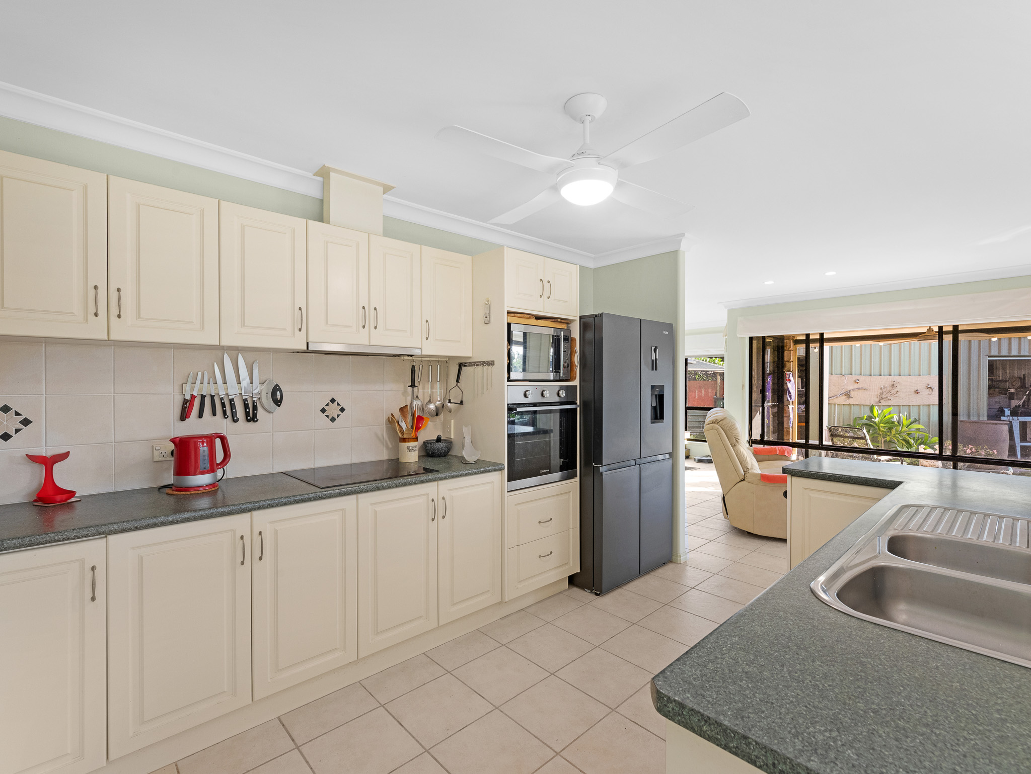 9 Florida Court, TORQUAY, QLD 4655 AUS