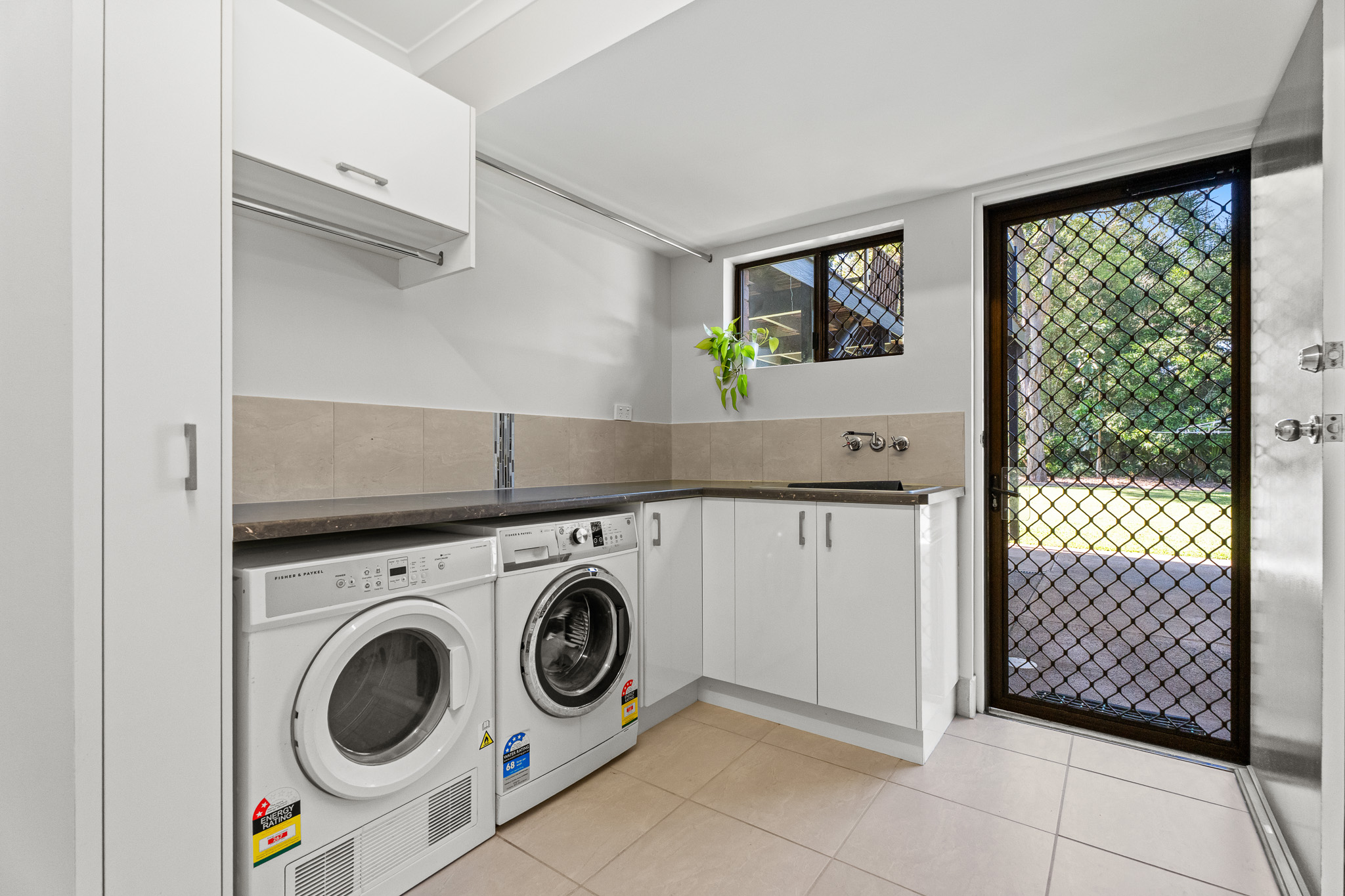 16 Wellington Crescent, WONDUNNA, QLD 4655 AUS