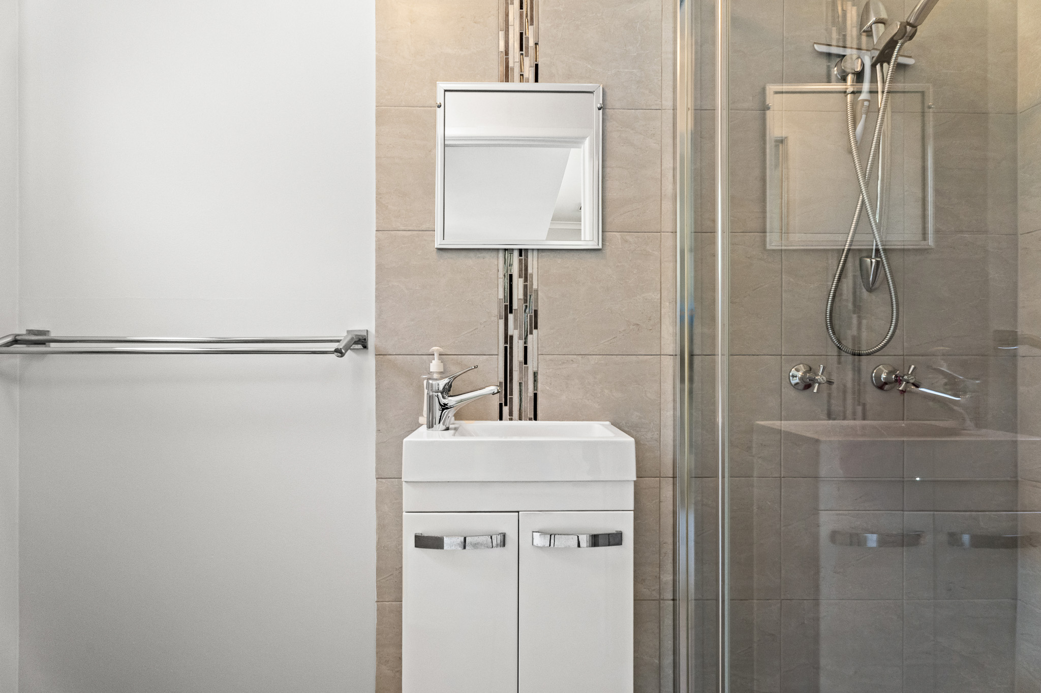 16 Wellington Crescent, WONDUNNA, QLD 4655 AUS