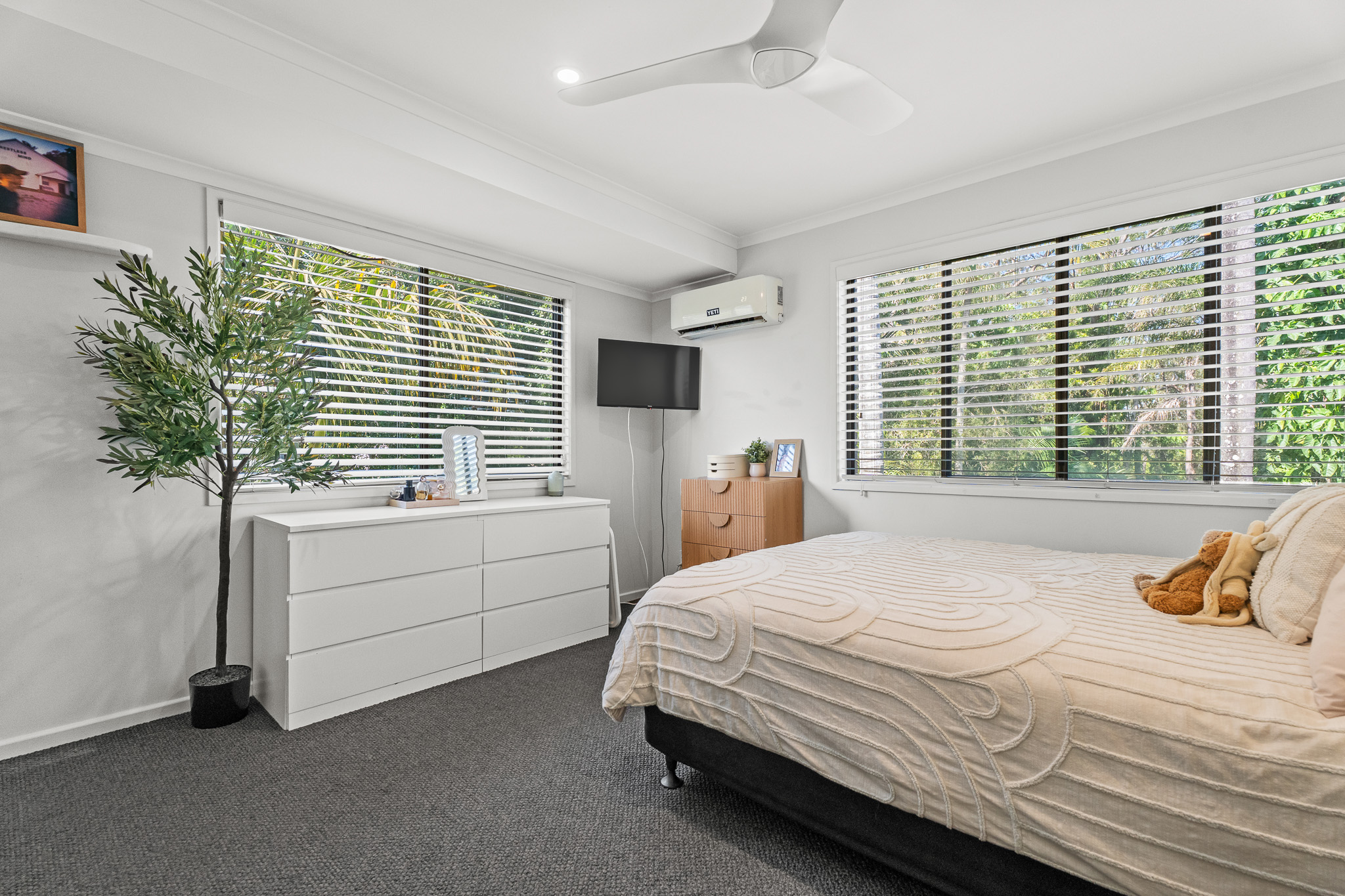 16 Wellington Crescent, WONDUNNA, QLD 4655 AUS