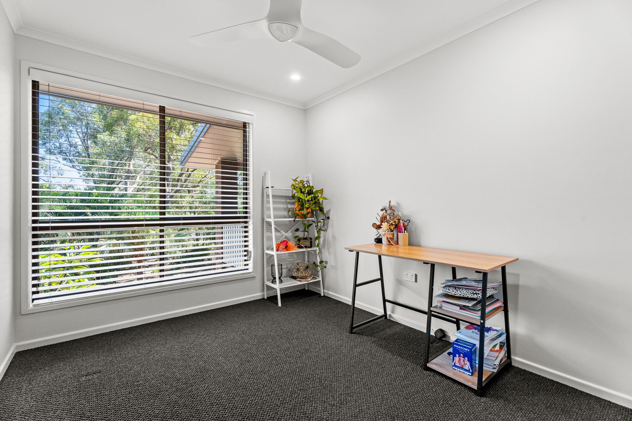 16 Wellington Crescent, WONDUNNA, QLD 4655 AUS