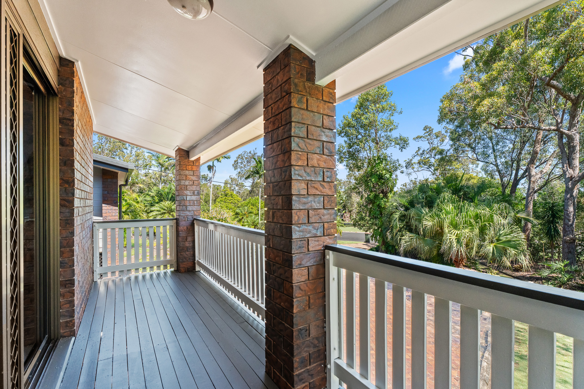 16 Wellington Crescent, WONDUNNA, QLD 4655 AUS