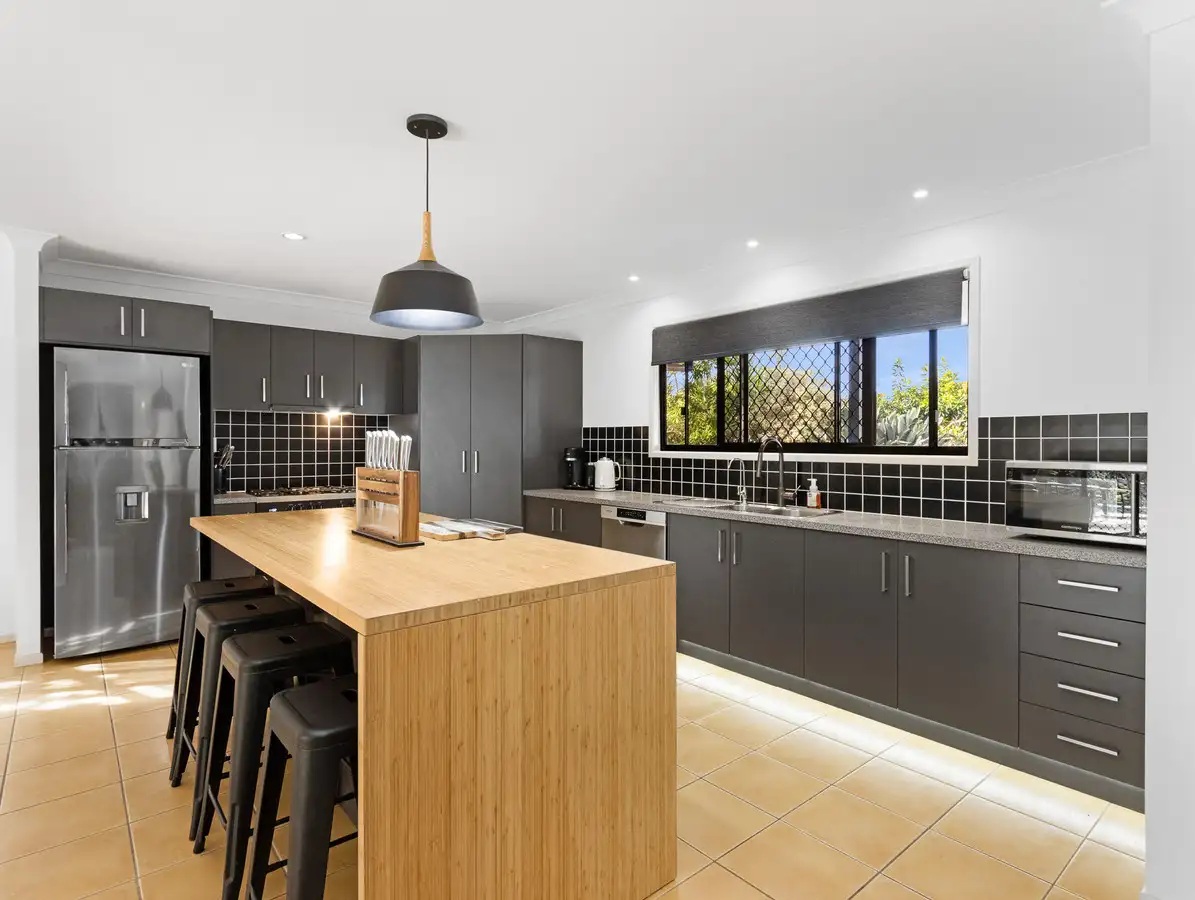 5 Lakeside Drive, BURRUM HEADS, QLD 4659 AUS