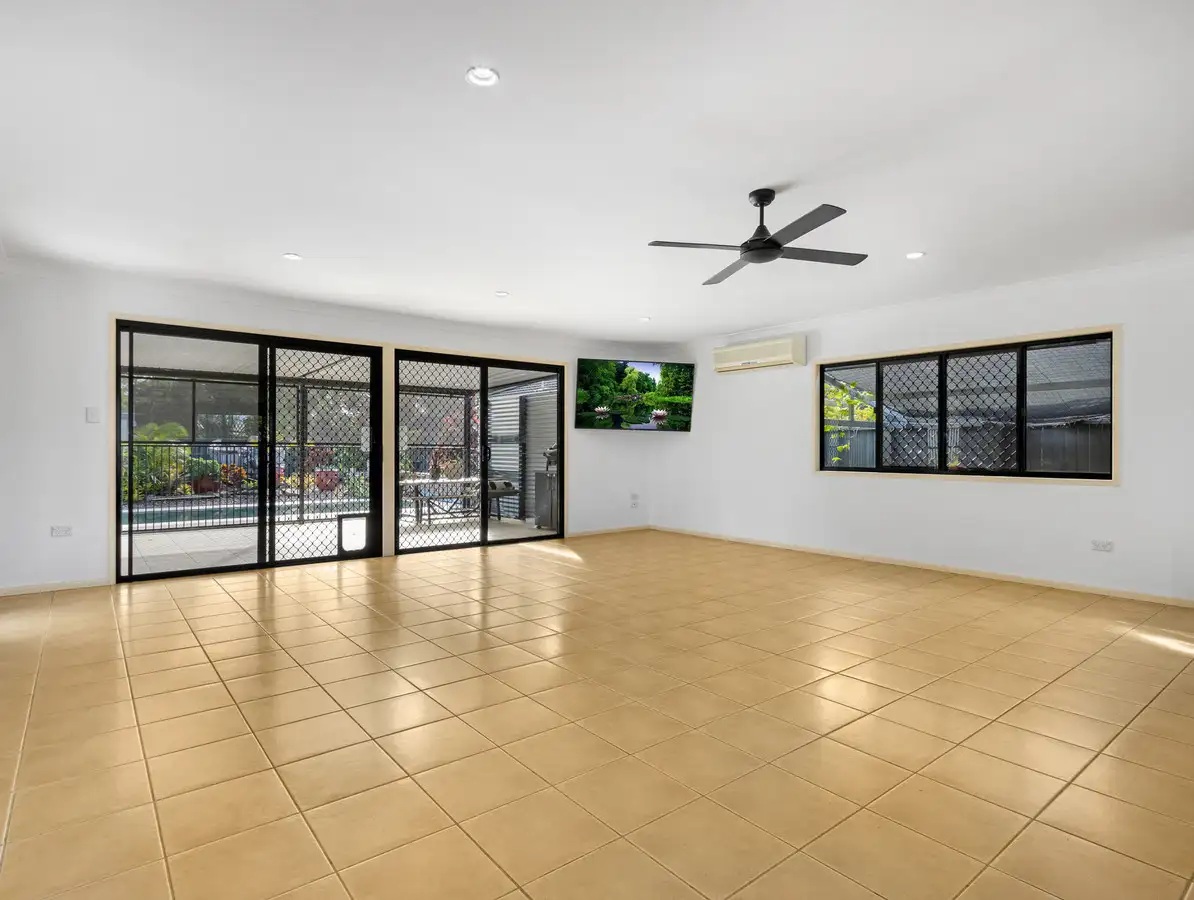 5 Lakeside Drive, BURRUM HEADS, QLD 4659 AUS