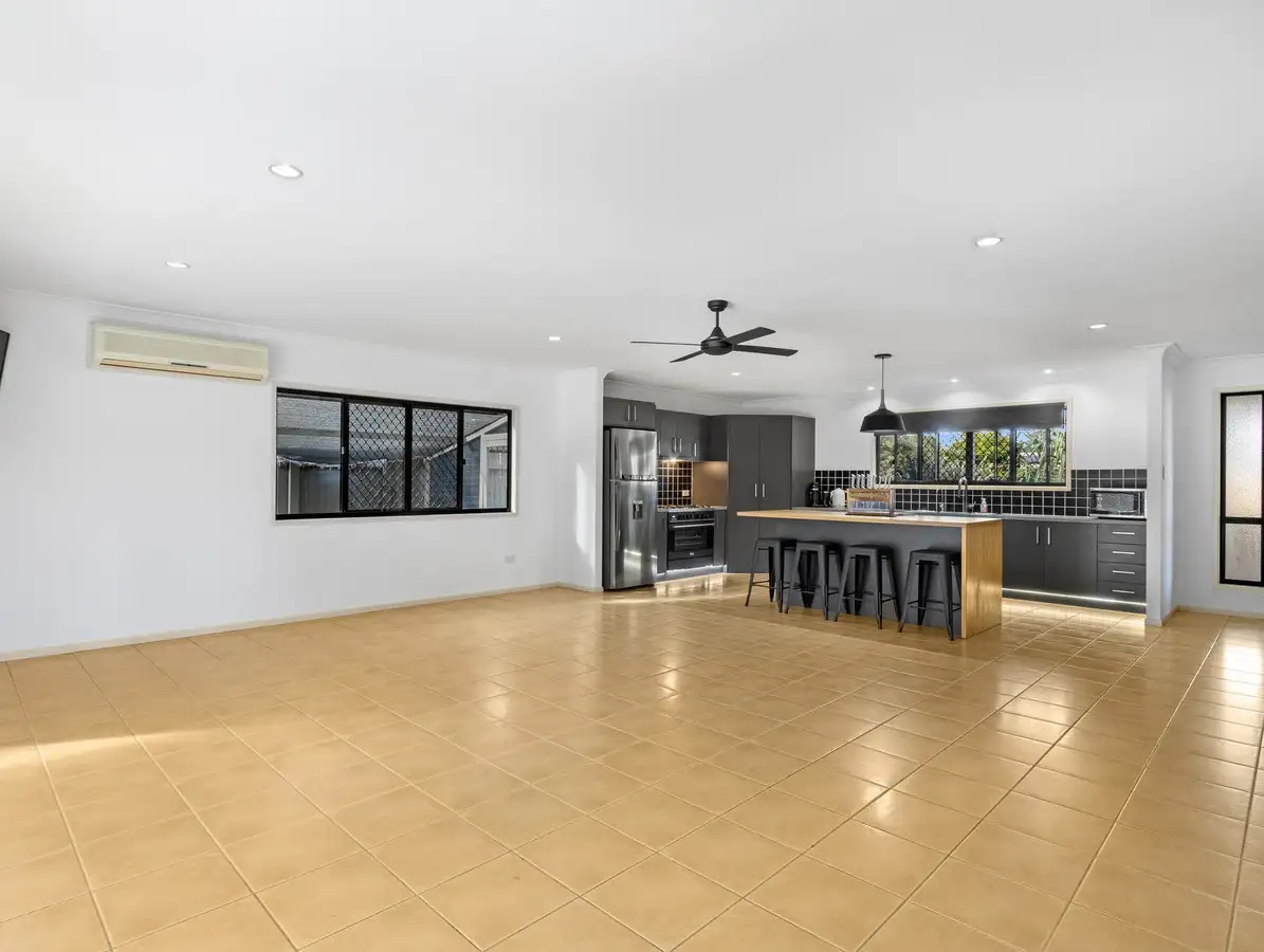 5 Lakeside Drive, BURRUM HEADS, QLD 4659 AUS