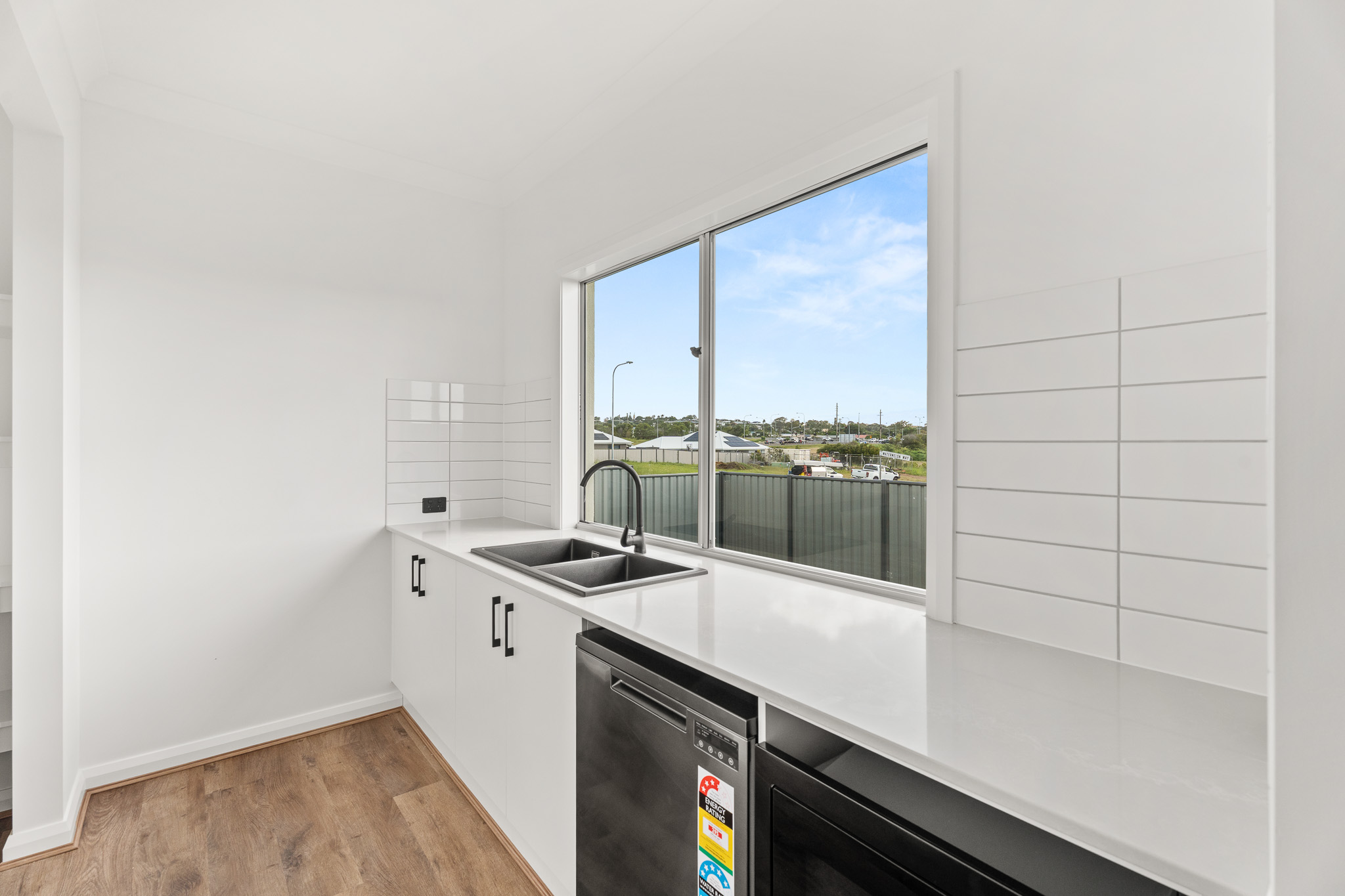 5 Messer Drive, KAWUNGAN, QLD 4655 AUS