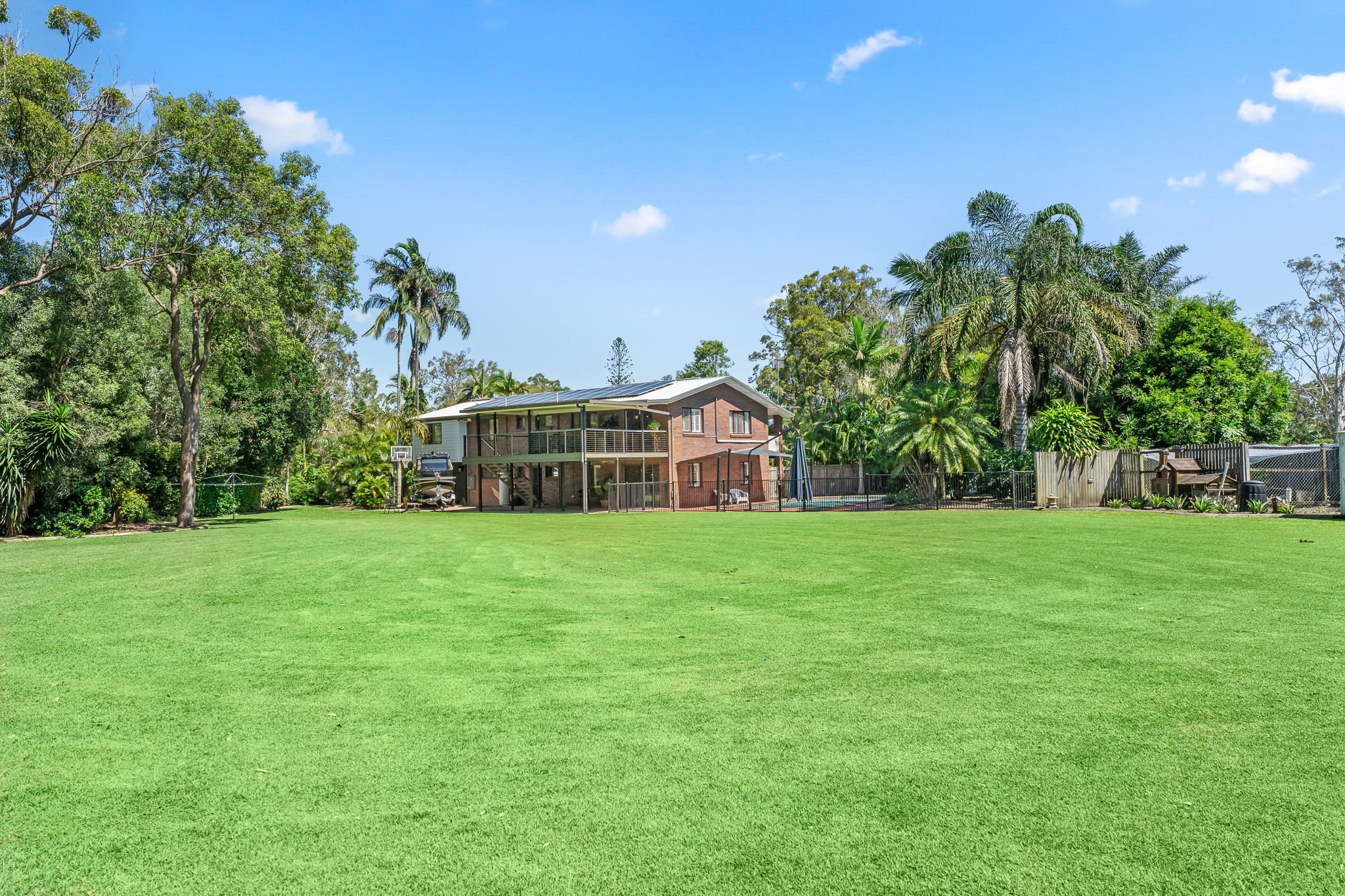 16 Wellington Crescent, WONDUNNA, QLD 4655 AUS
