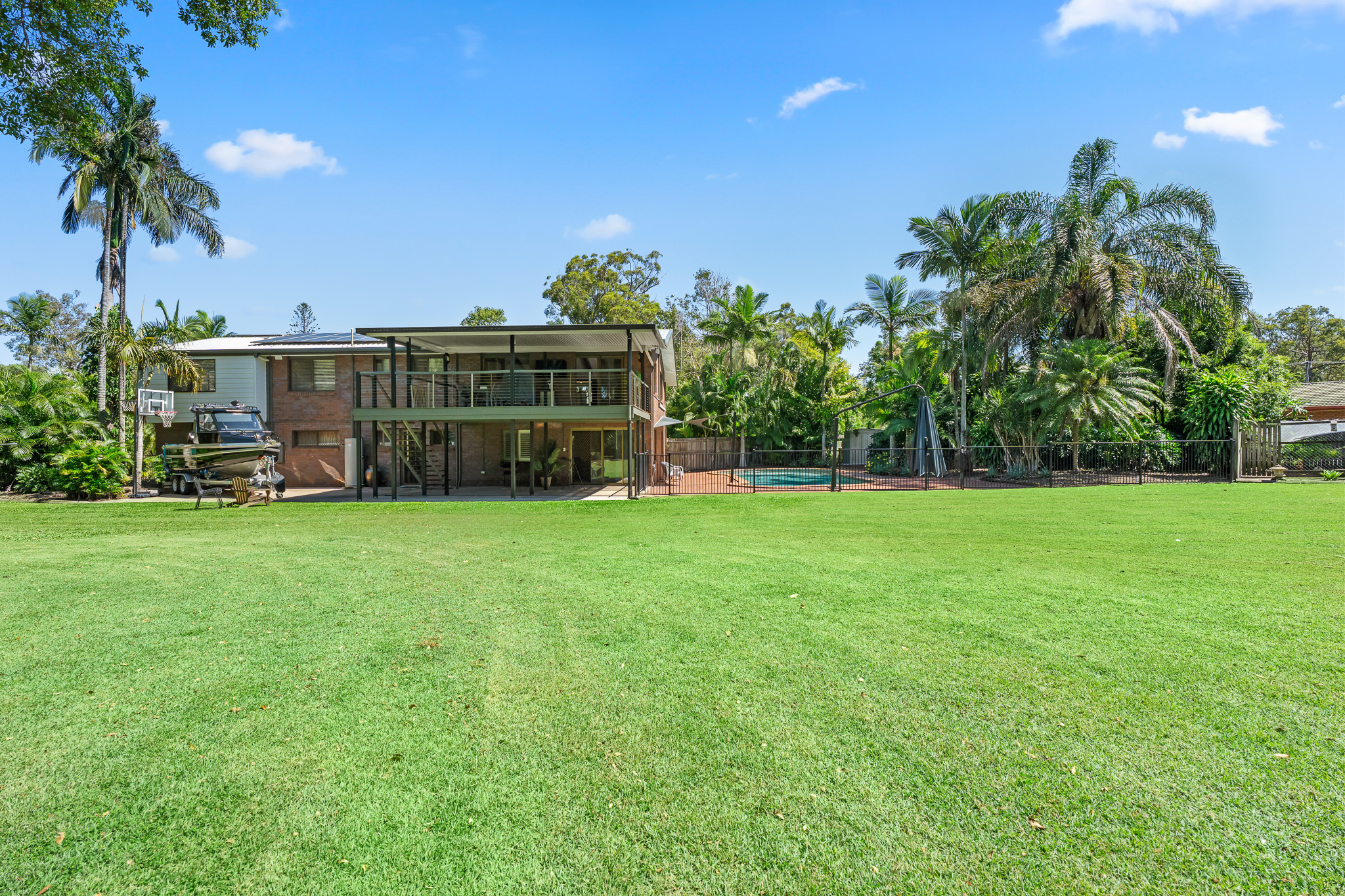 16 Wellington Crescent, WONDUNNA, QLD 4655 AUS