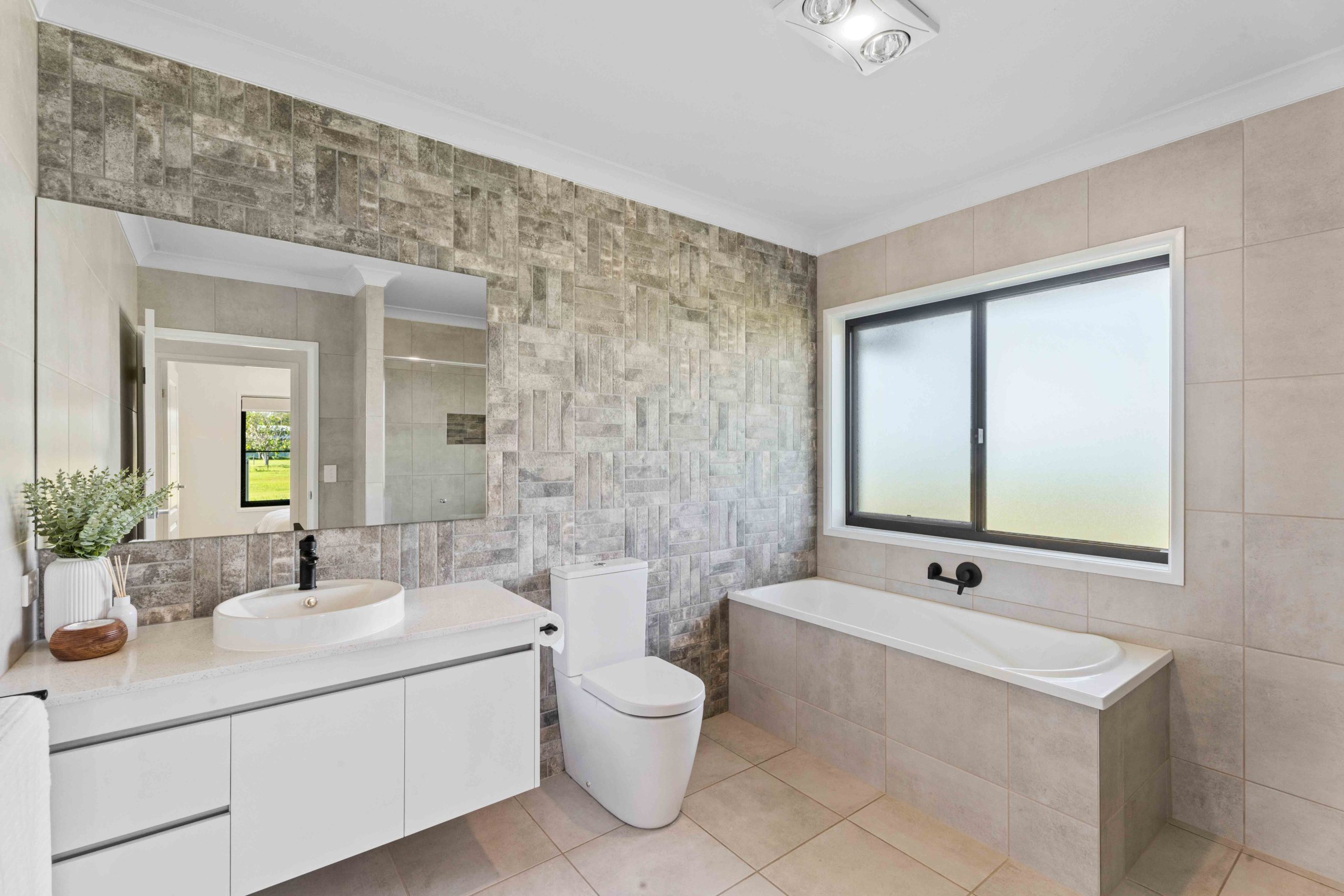 1 Shore Road East, BOORAL, QLD 4655 AUS