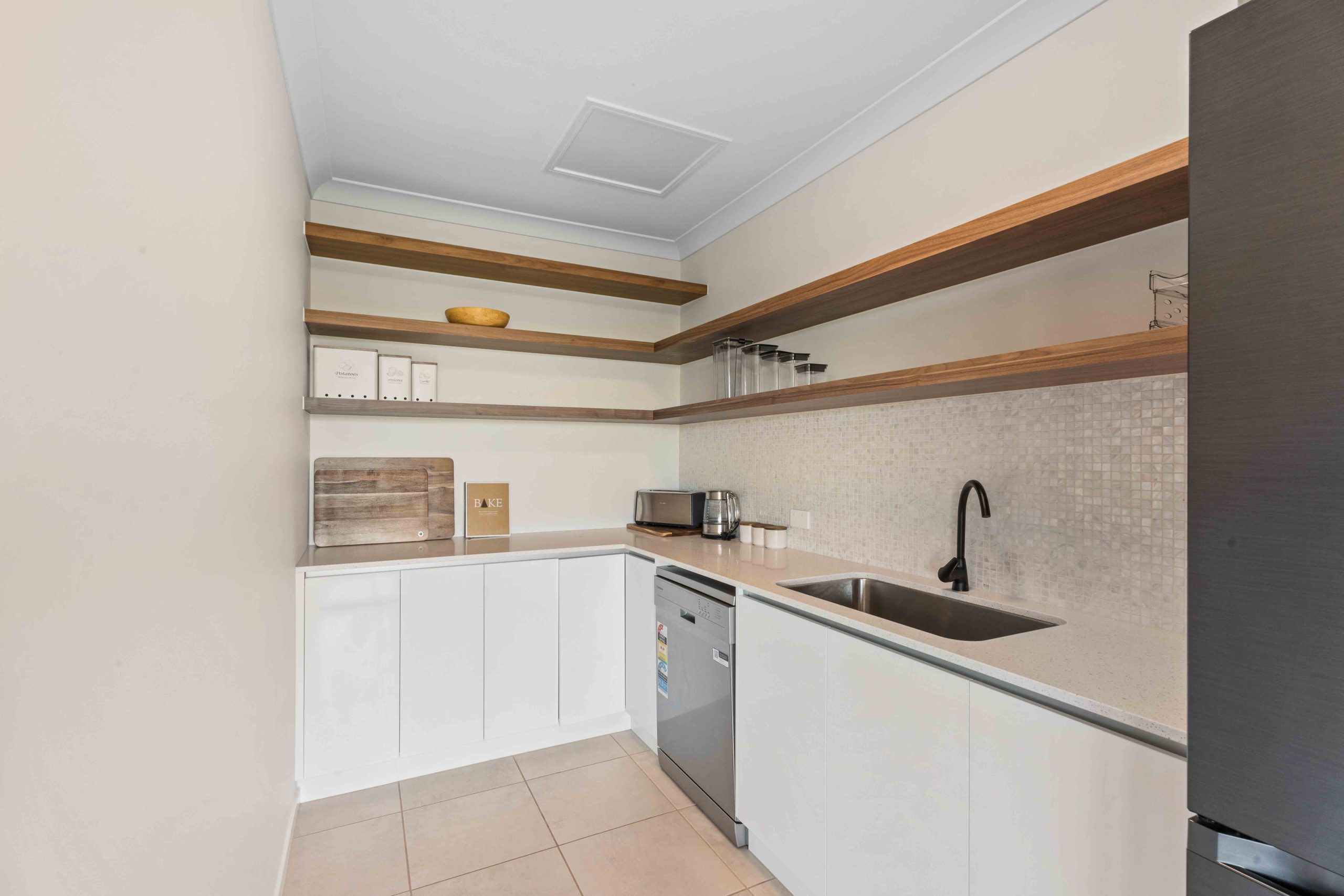 1 Shore Road East, BOORAL, QLD 4655 AUS