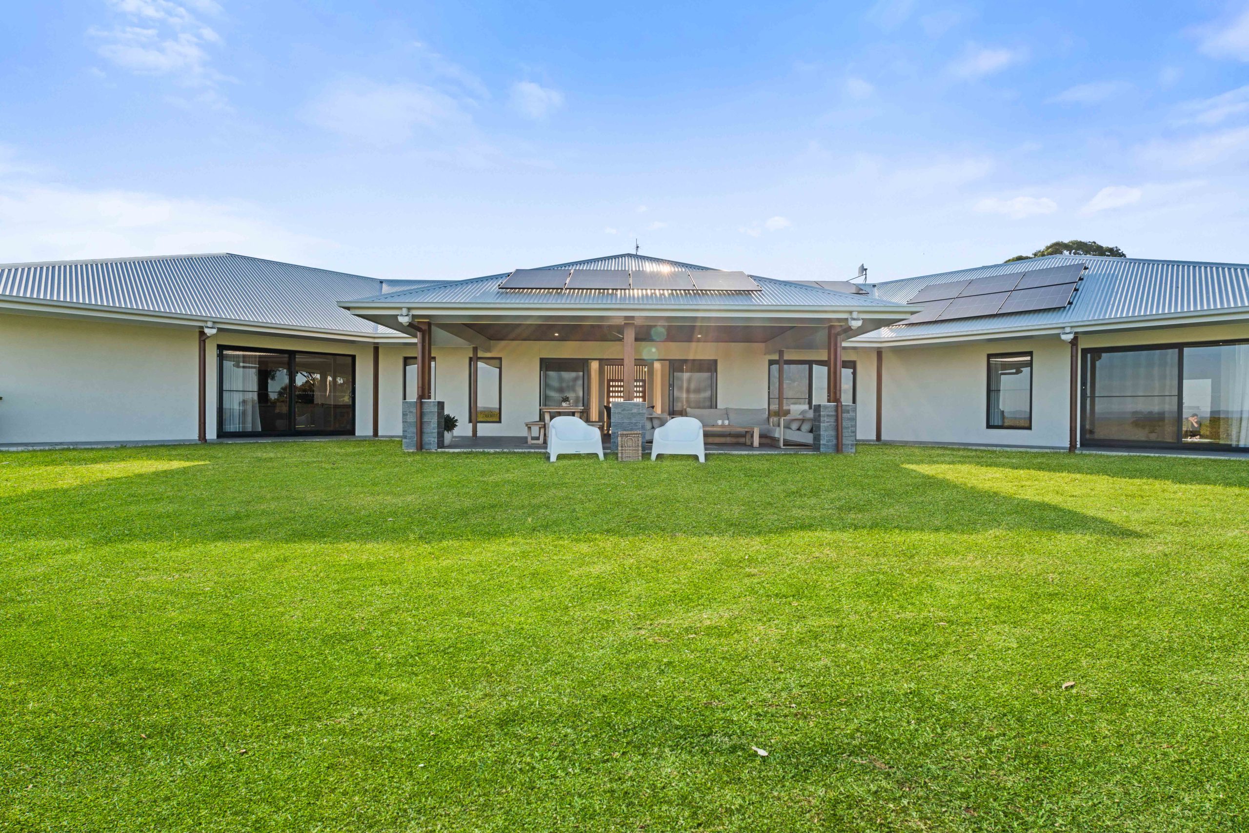 1 Shore Road East, BOORAL, QLD 4655 AUS