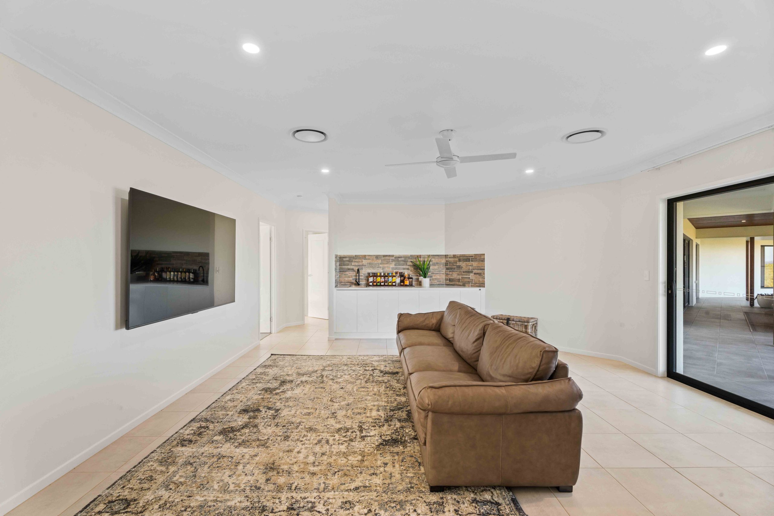1 Shore Road East, BOORAL, QLD 4655 AUS