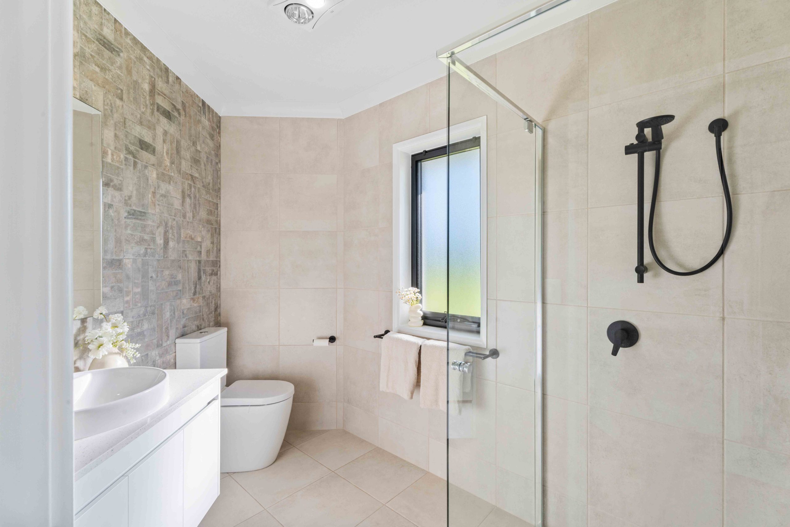 1 Shore Road East, BOORAL, QLD 4655 AUS