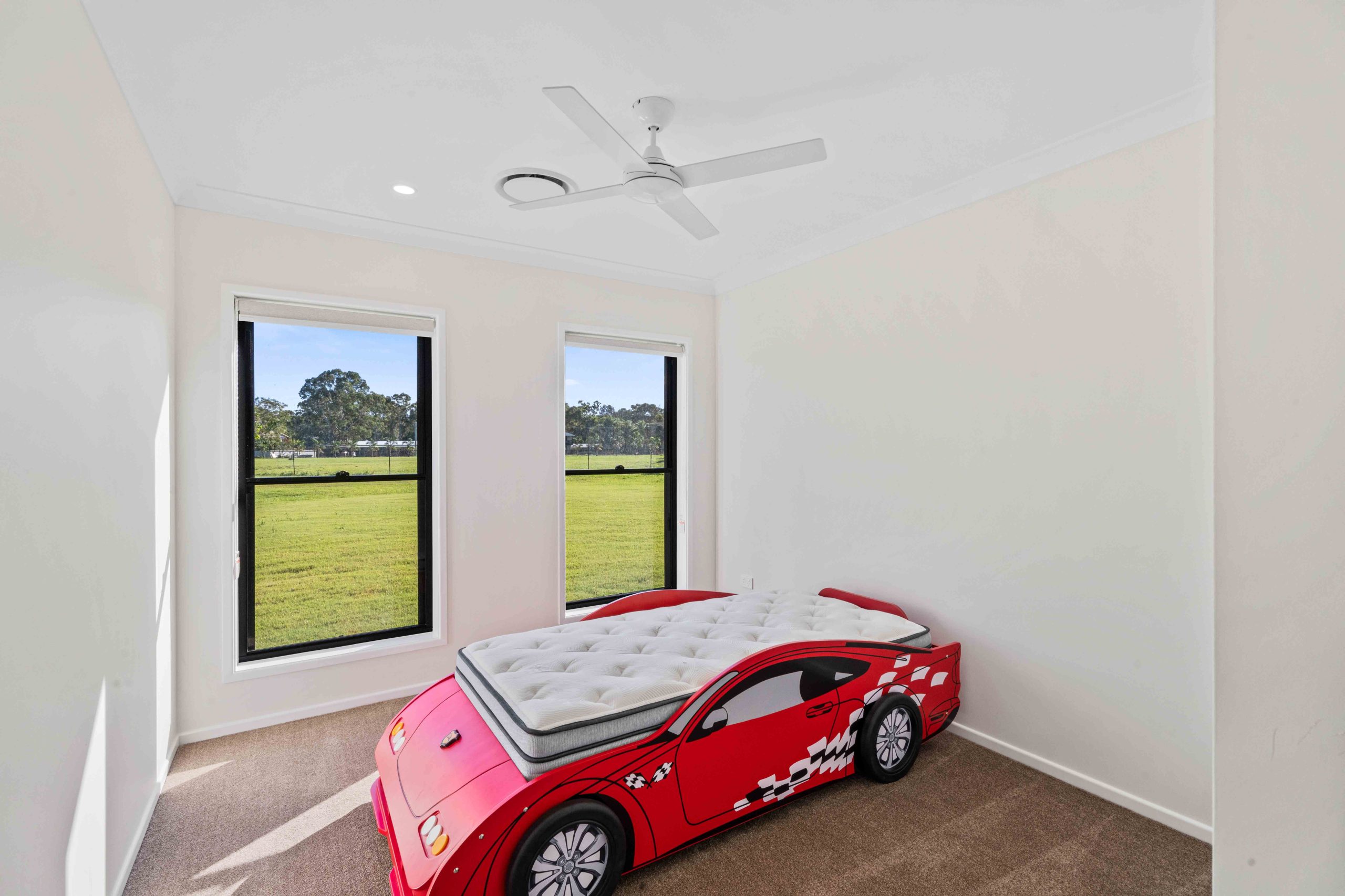 1 Shore Road East, BOORAL, QLD 4655 AUS