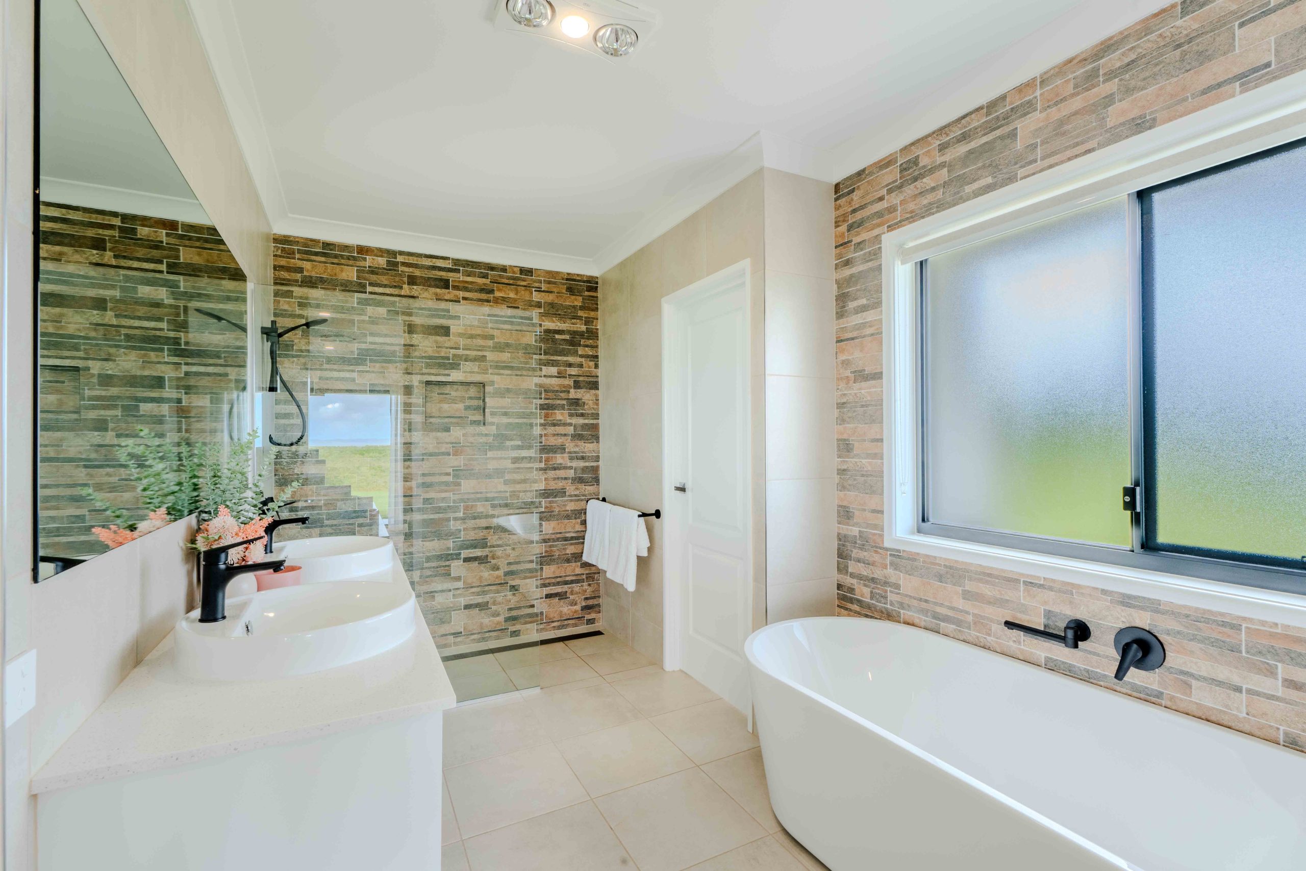 1 Shore Road East, BOORAL, QLD 4655 AUS