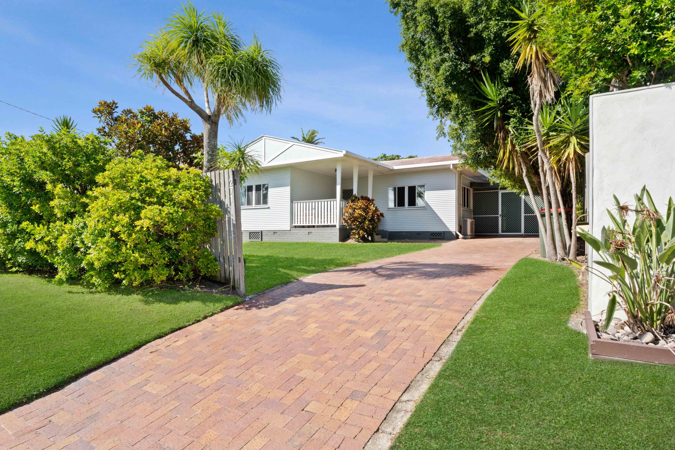271 Torquay Terrace, TORQUAY, QLD 4655 AUS