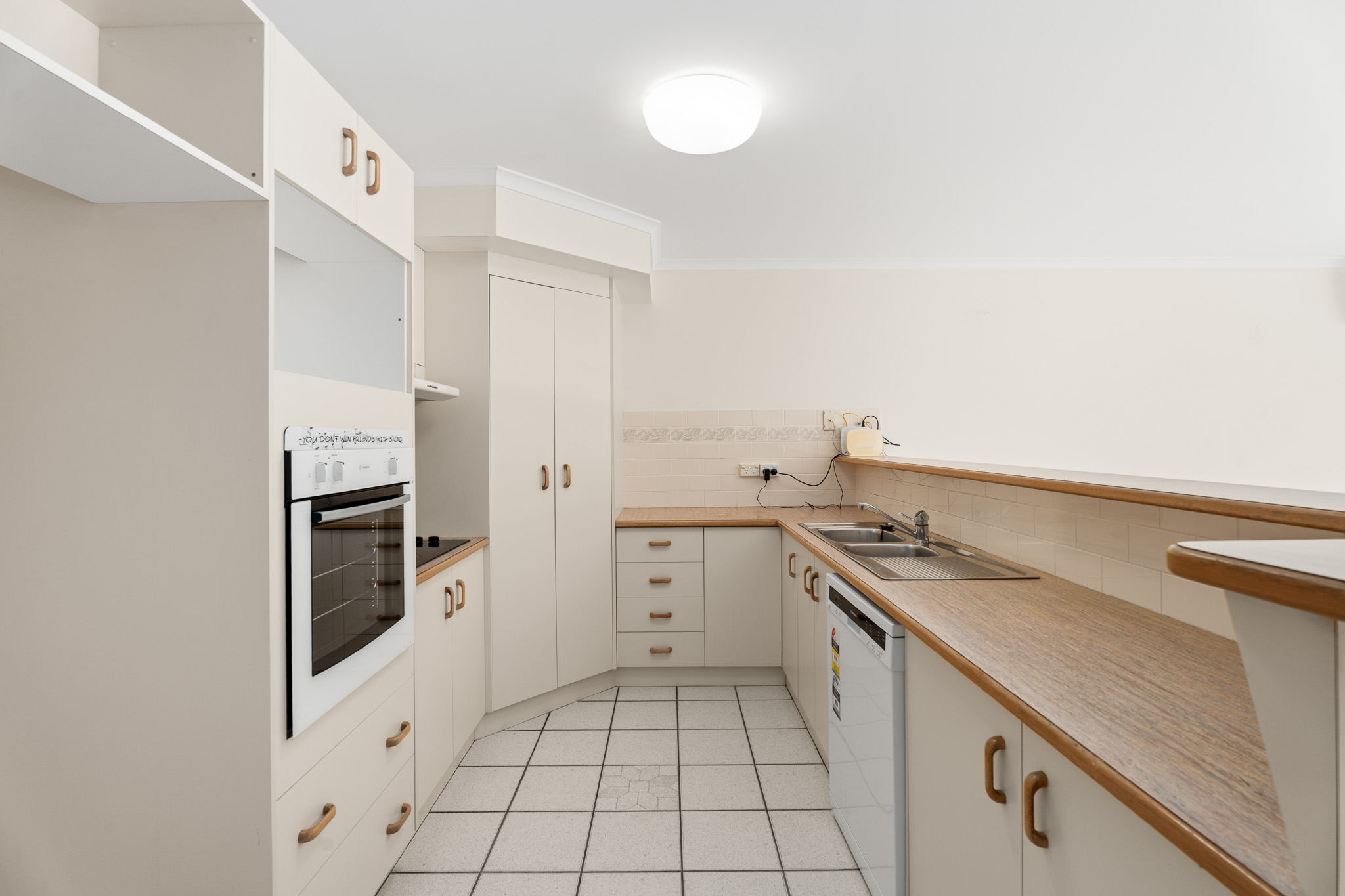 5/7 Hervey Street, SCARNESS, QLD 4655 AUS