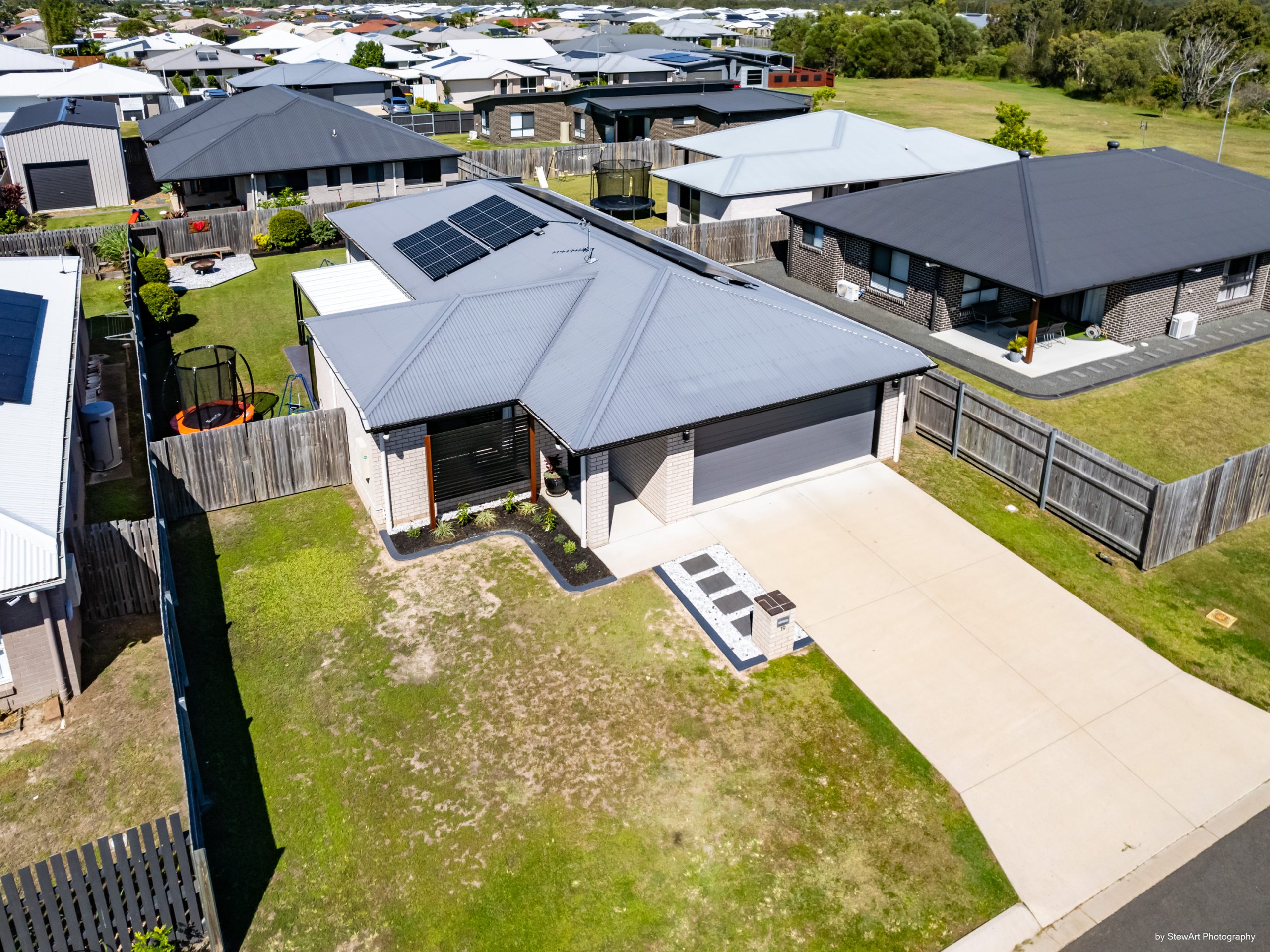 19 Sailaway Circuit, ELI WATERS, QLD 4655 AUS