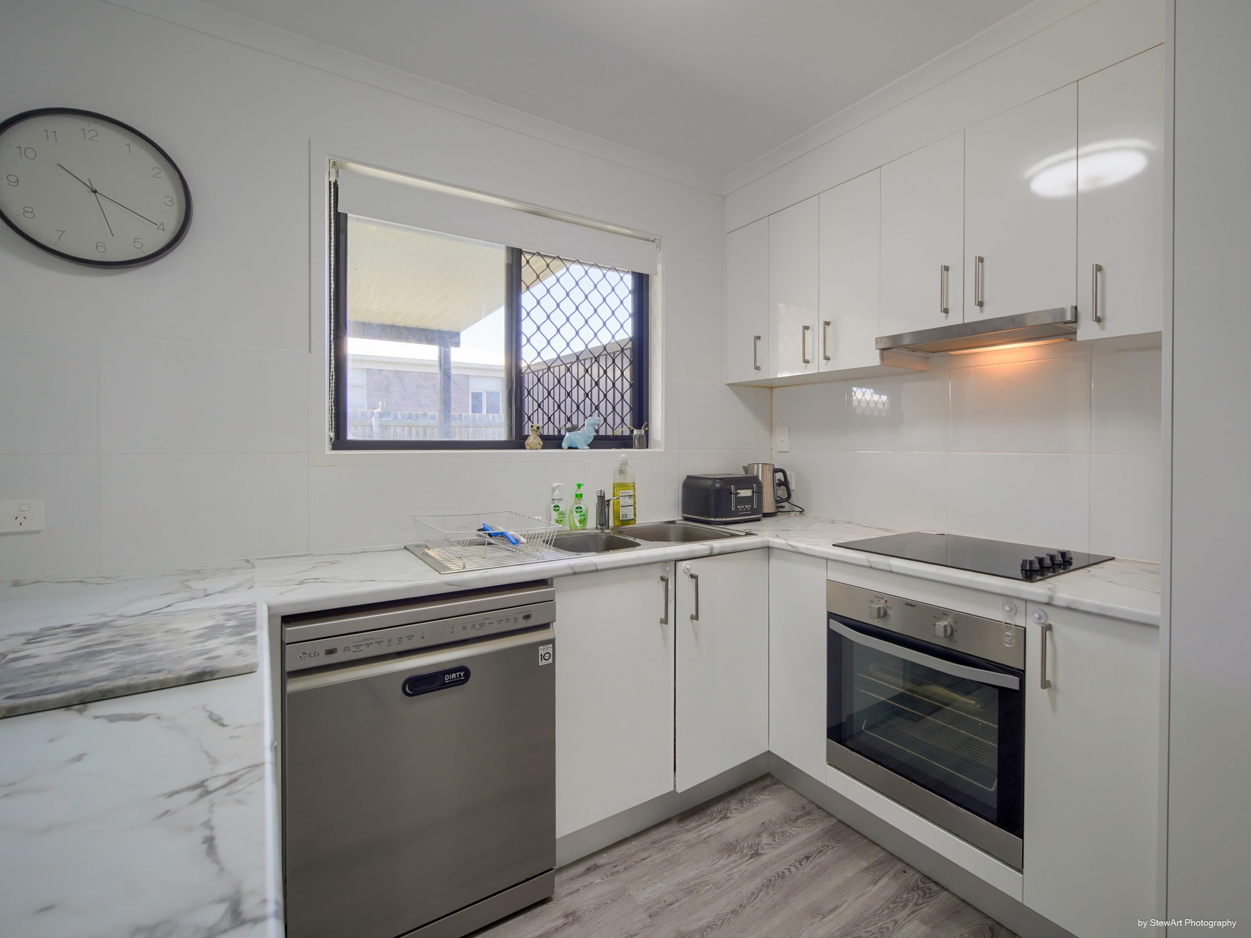 19 Sailaway Circuit, ELI WATERS, QLD 4655 AUS