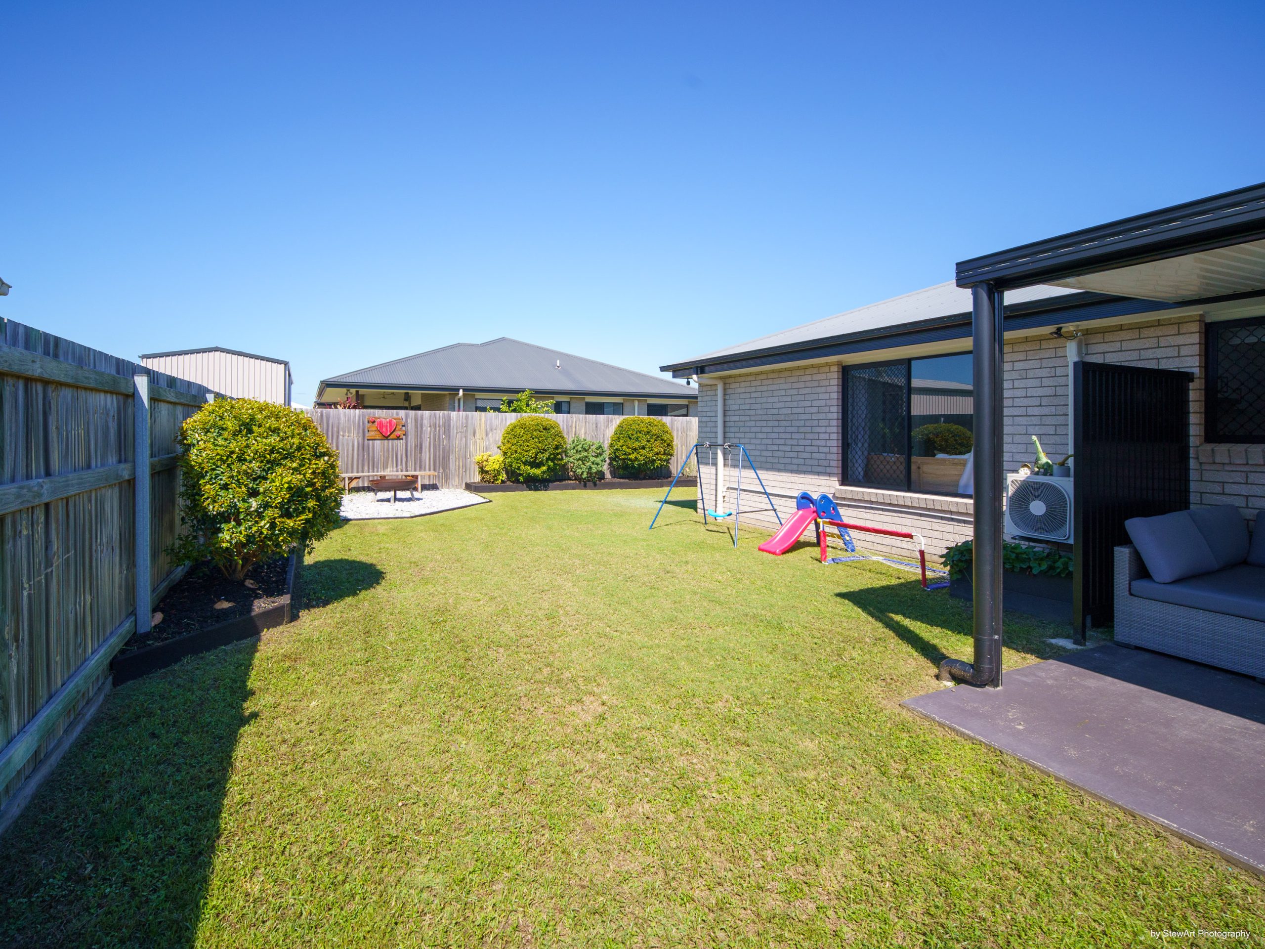 19 Sailaway Circuit, ELI WATERS, QLD 4655 AUS