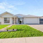 5 Messer Drive, KAWUNGAN, QLD 4655 AUS