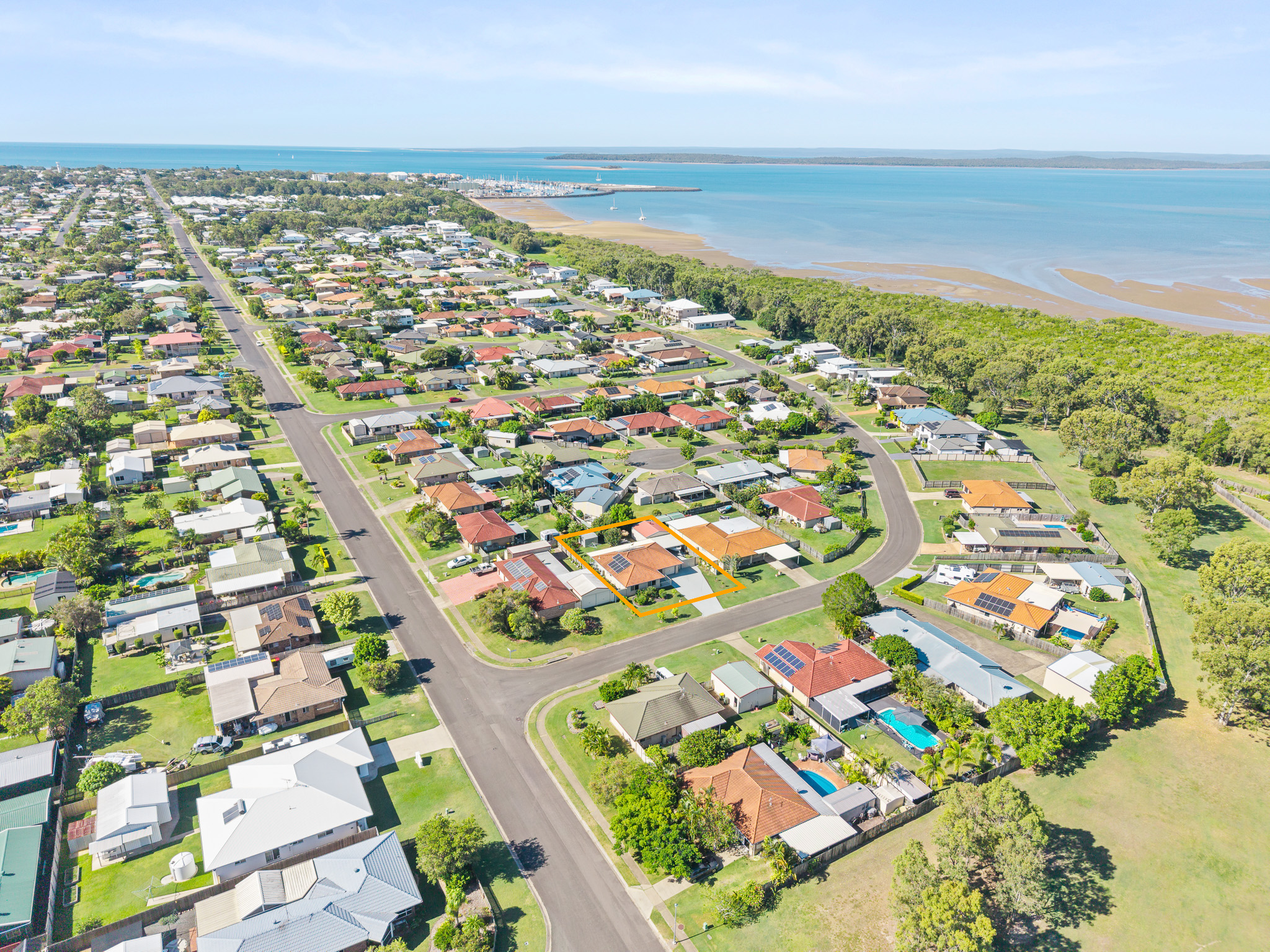 39 Foreshore Drive, URANGAN, QLD 4655 AUS