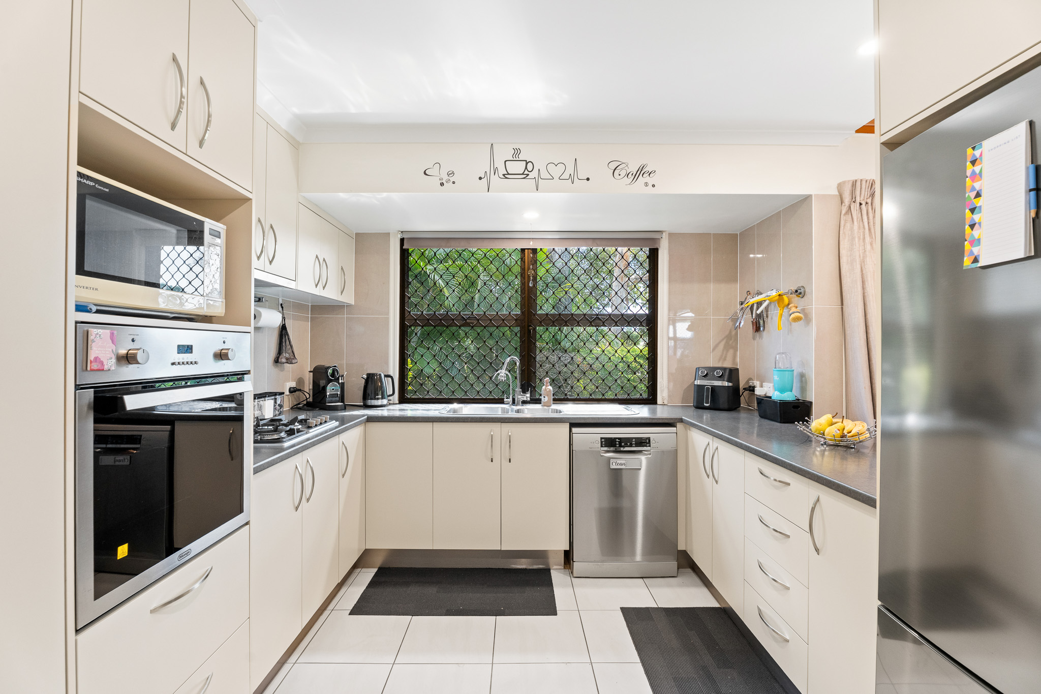 TORQUAY, QLD 4655 AUS