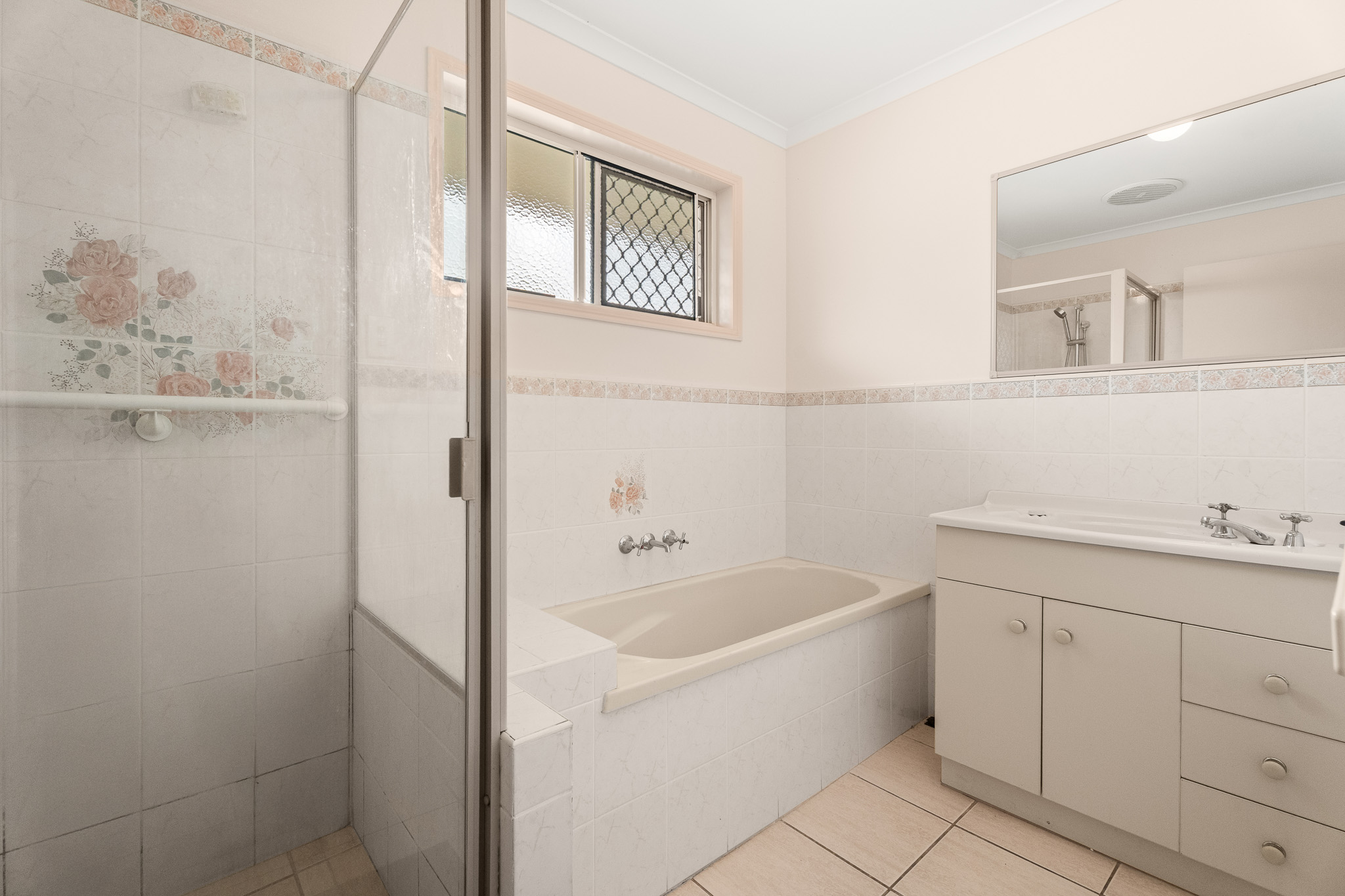 17 Foreshore Drive, URANGAN, QLD 4655 AUS