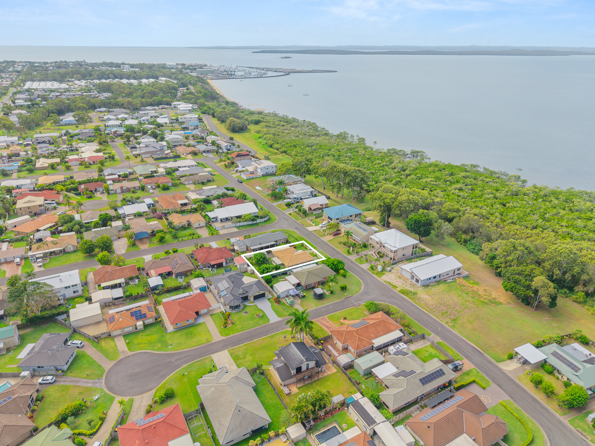 17 Foreshore Drive, URANGAN, QLD 4655 AUS