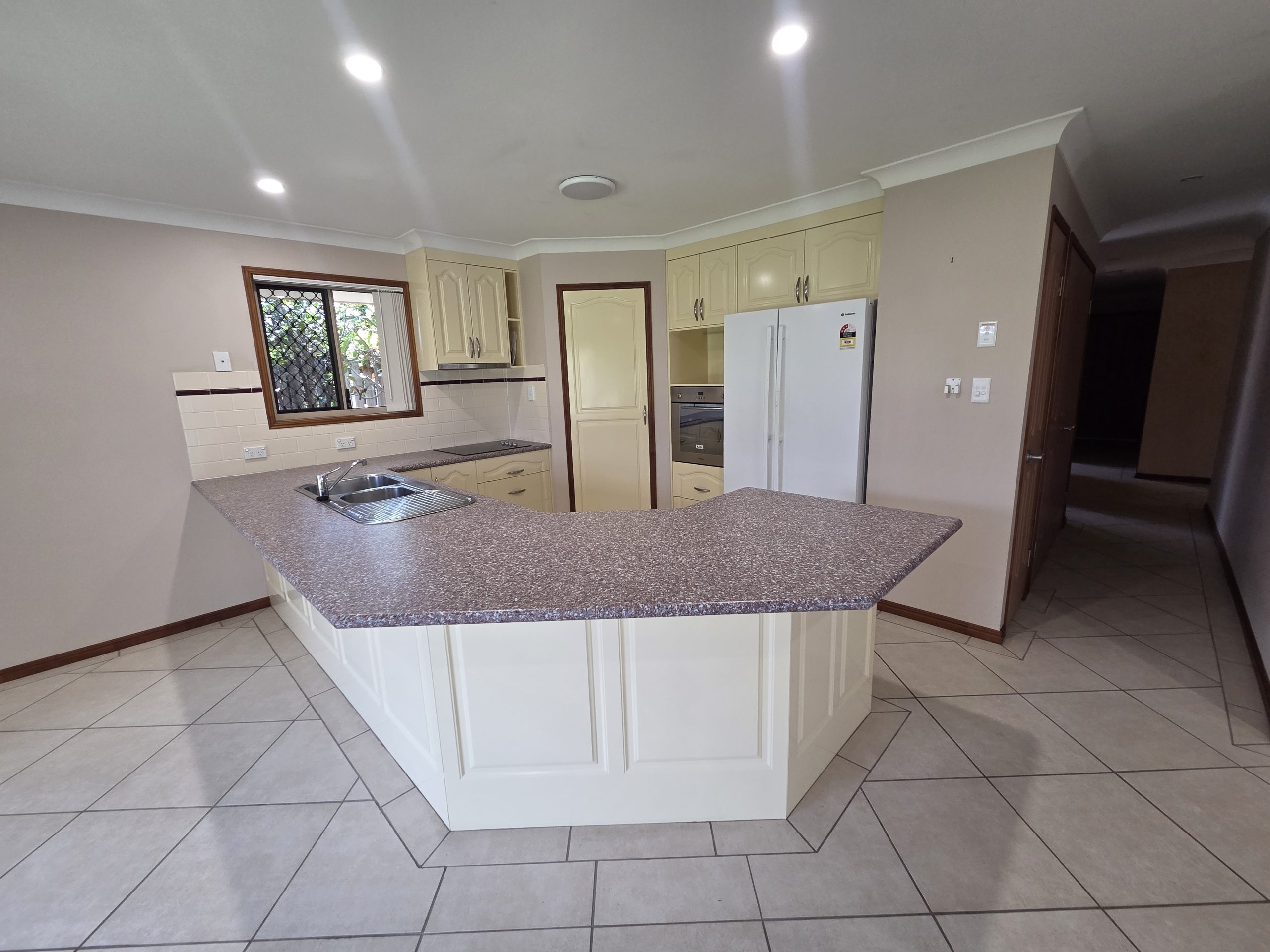 19 Archer Drive, POINT VERNON, QLD 4655 AUS