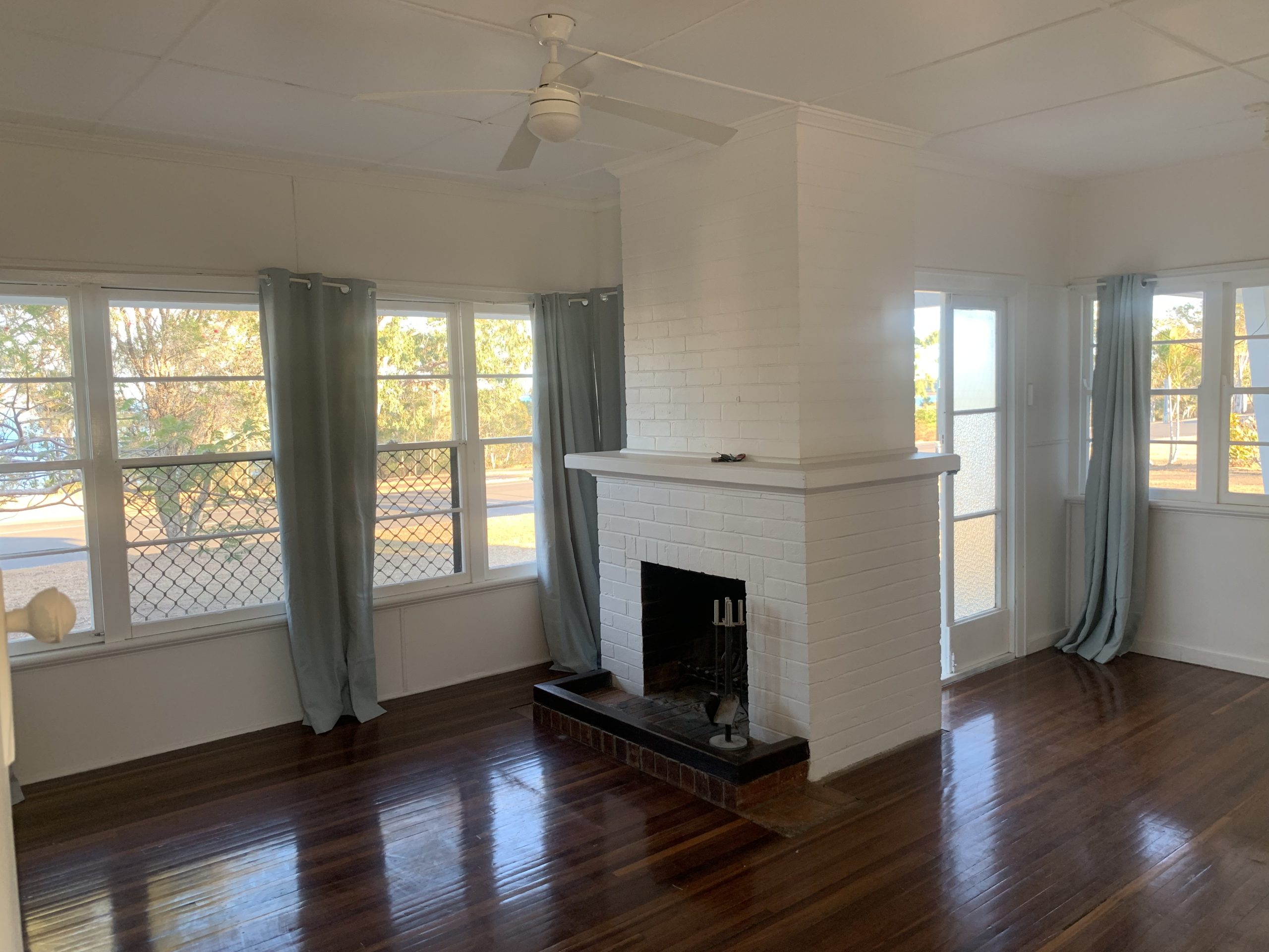 109 Esplanade, POINT VERNON, QLD 4655 AUS