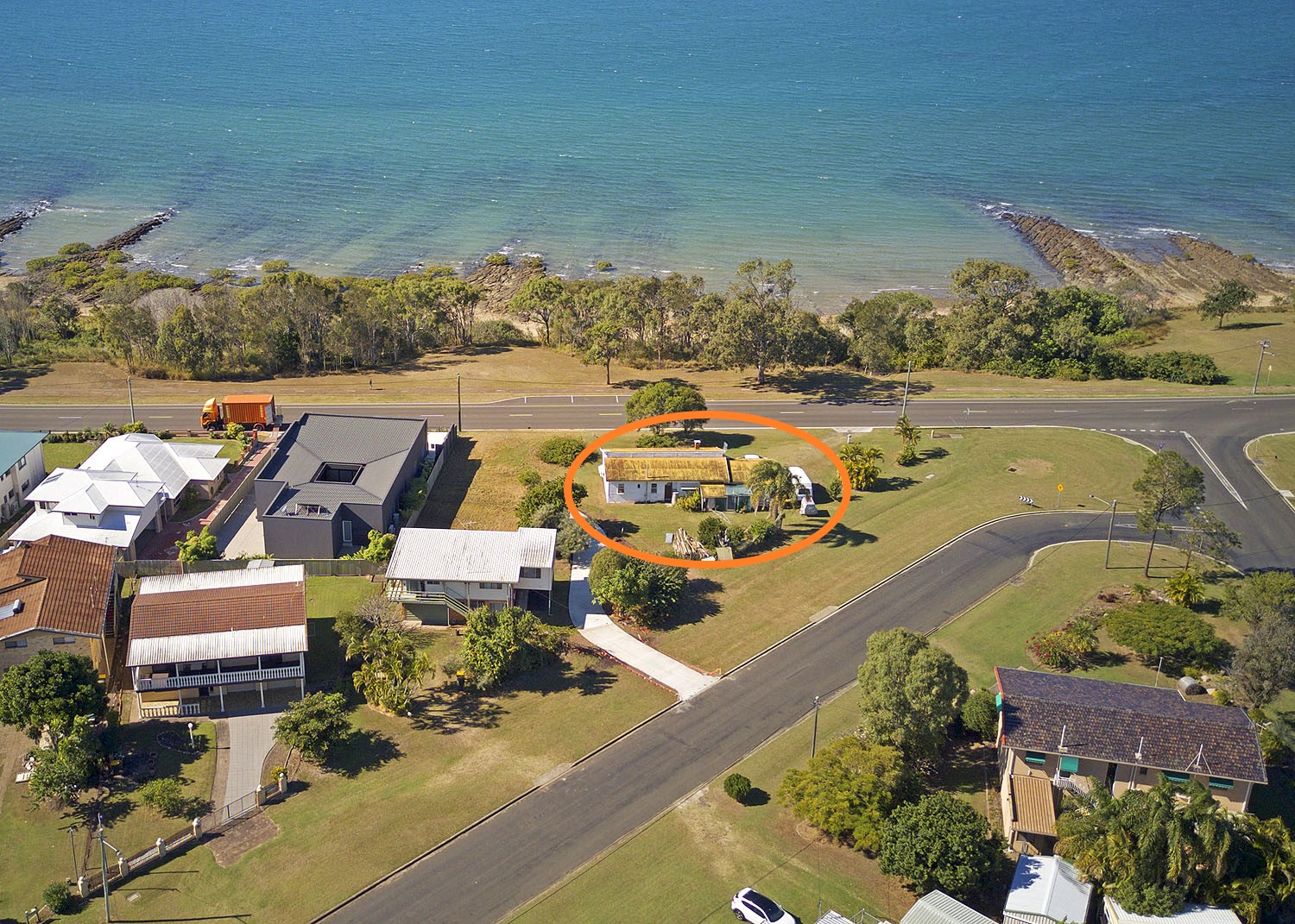 109 Esplanade, POINT VERNON, QLD 4655 AUS
