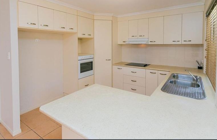 10 Cleo Court, TORQUAY, QLD 4655 AUS