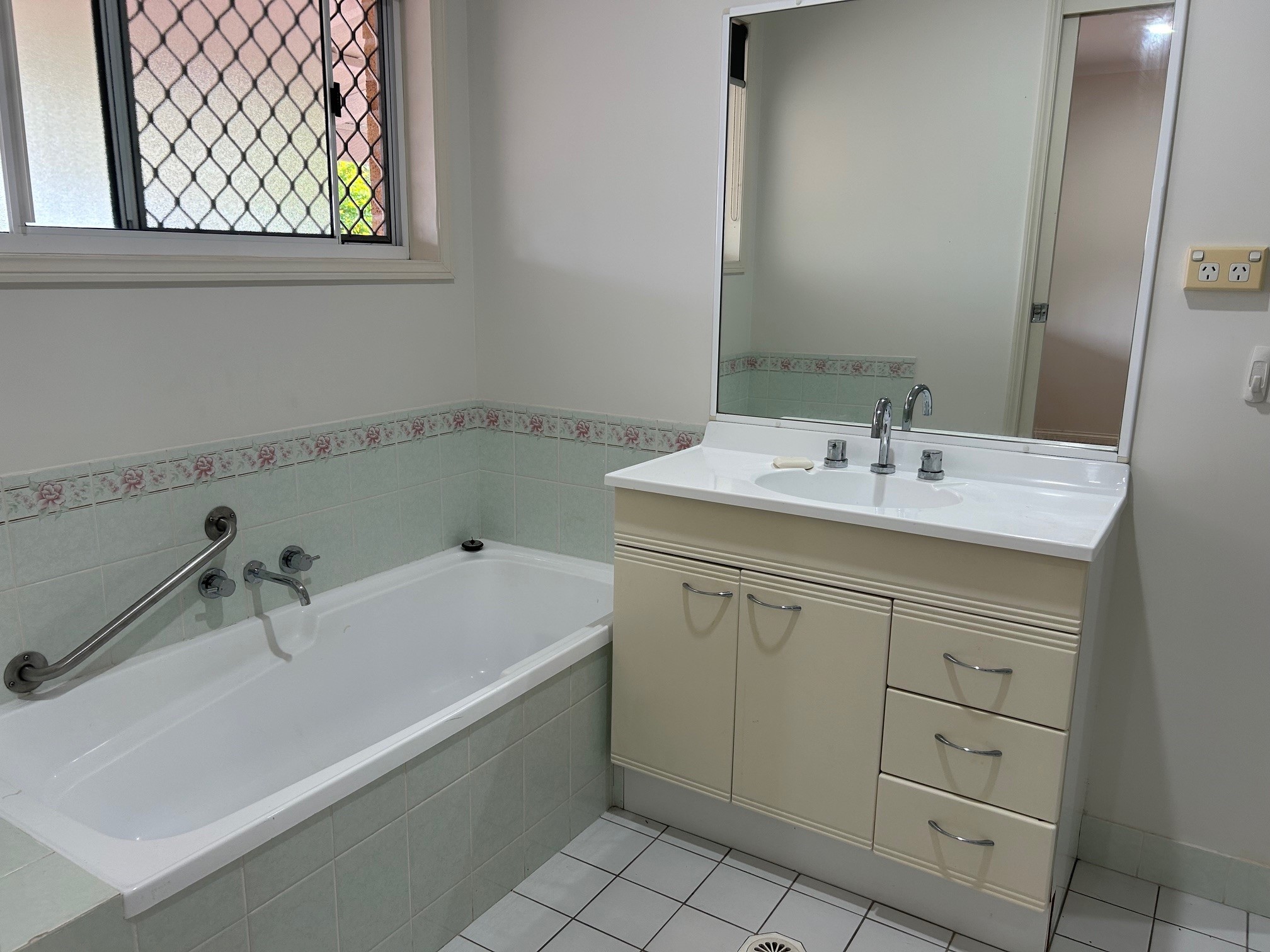 3/174 Cypress Street, URANGAN, QLD 4655 AUS