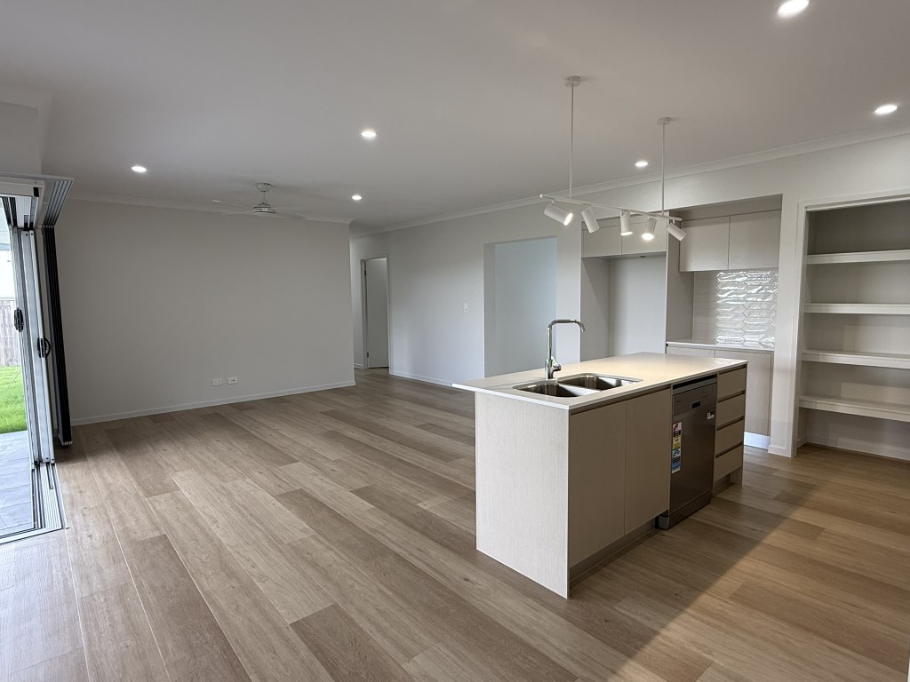 11 Freeman Court, URRAWEEN, QLD 4655 AUS
