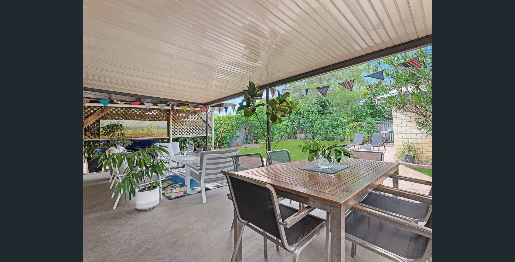 17 Campbell Street, TORQUAY, QLD 4655 AUS