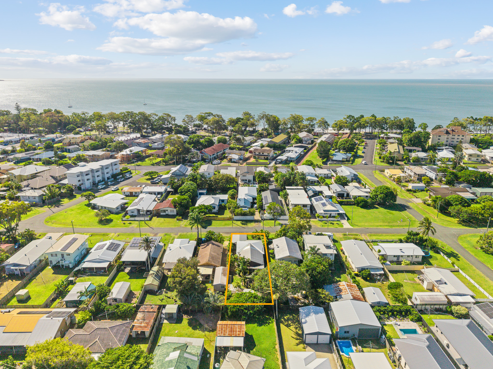15 Ocean Street, TORQUAY, QLD 4655 AUS