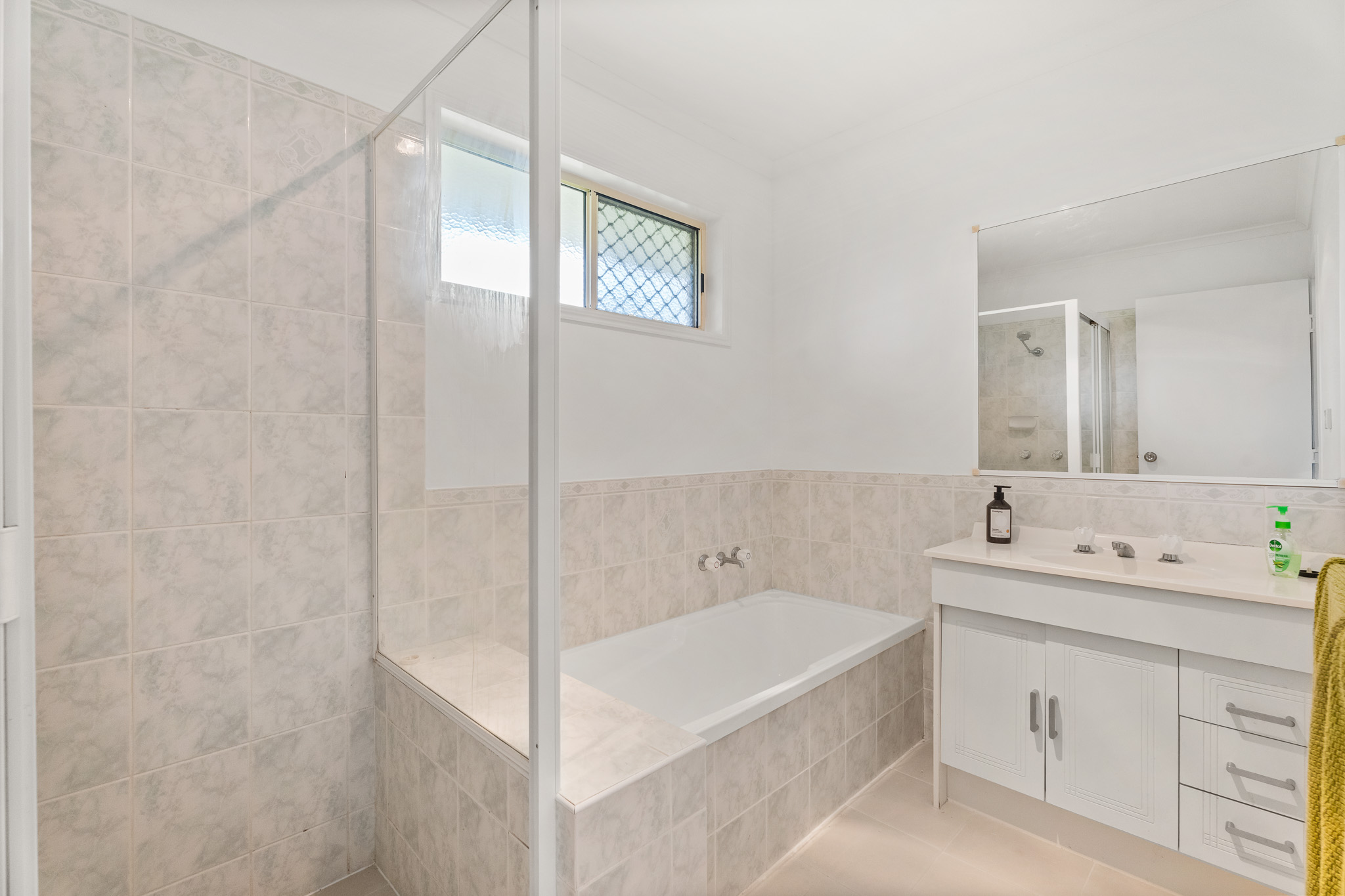 190 Lower Mountain Road, DUNDOWRAN, QLD 4655 AUS