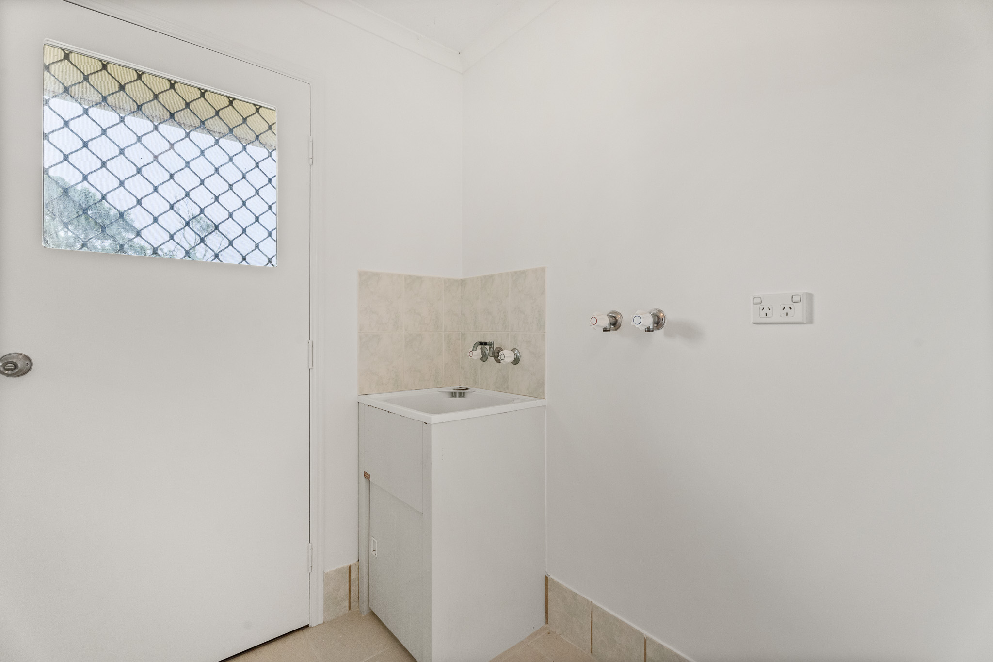 190 Lower Mountain Road, DUNDOWRAN, QLD 4655 AUS