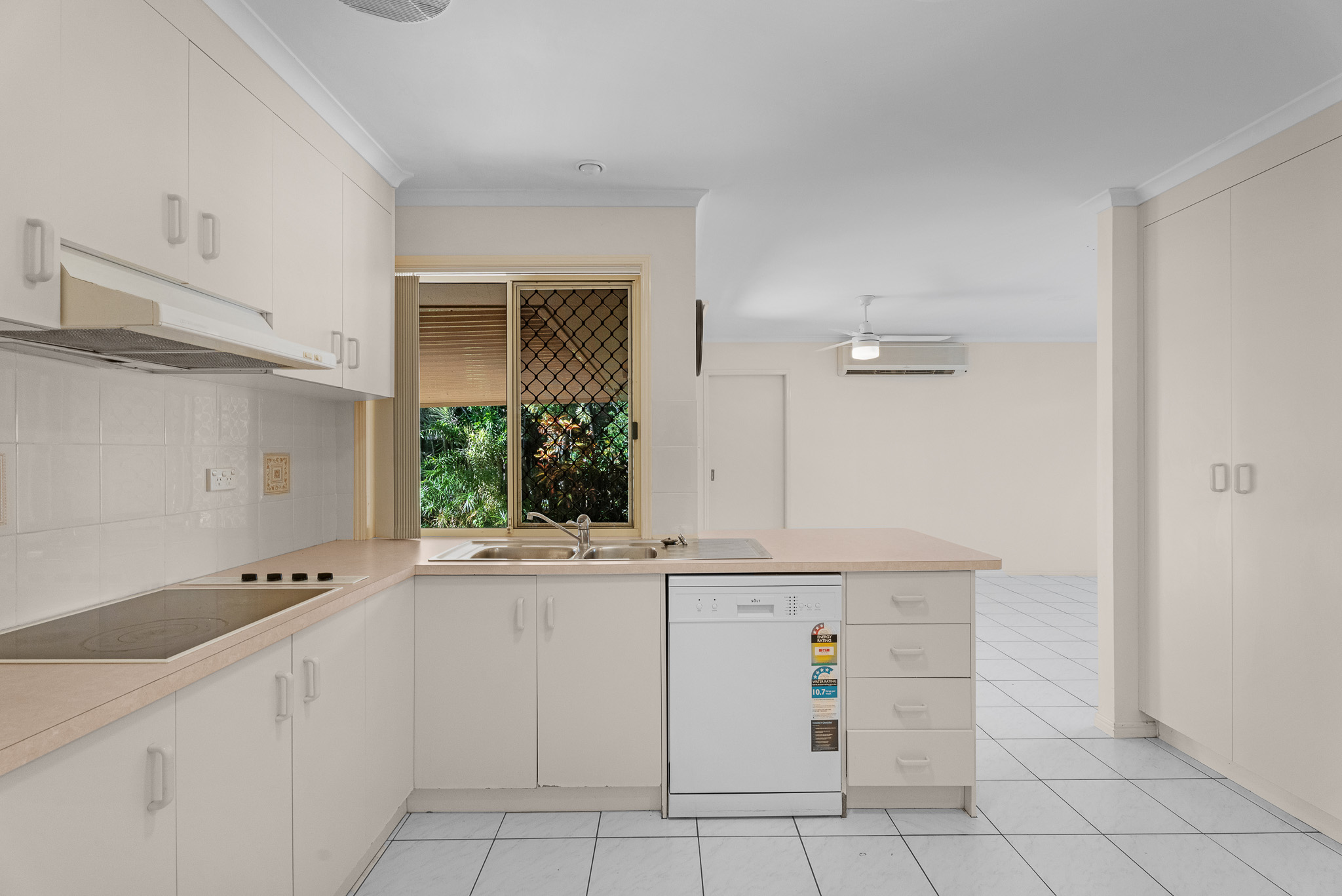 32 Anembo Drive, TORQUAY, QLD 4655 AUS