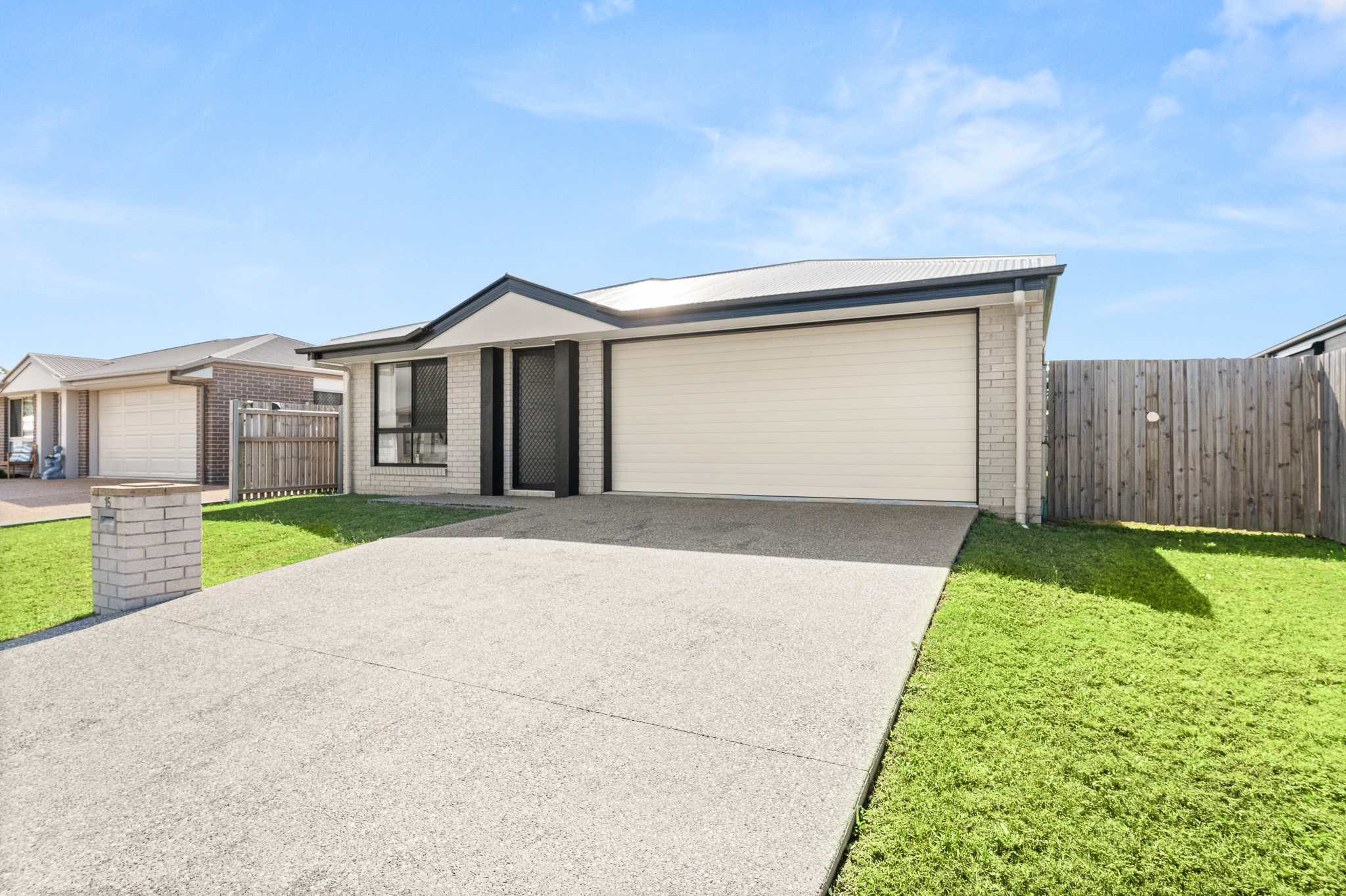 15 Bonavista Way, ELI WATERS, QLD 4655 AUS