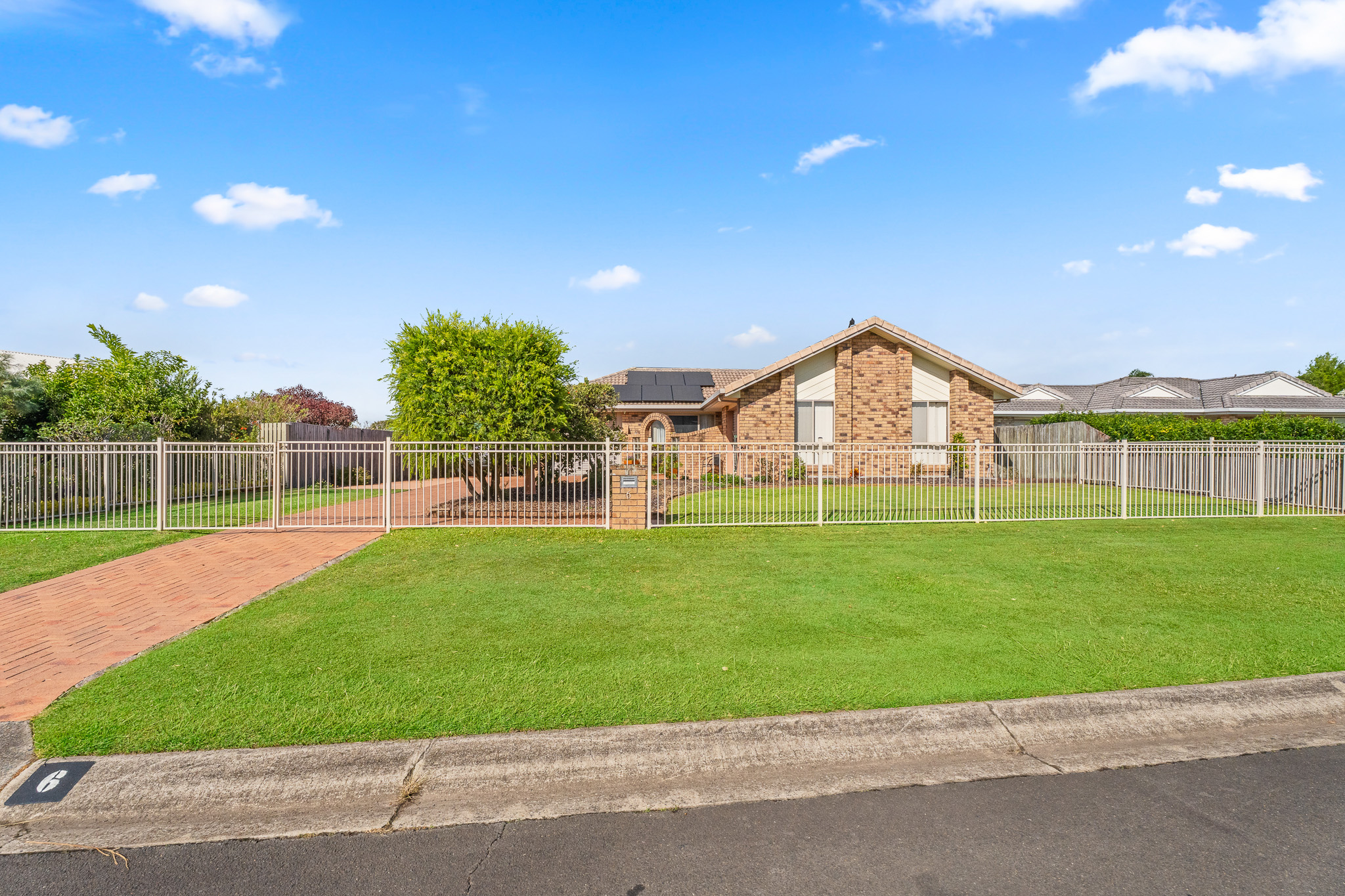 6 Musgrave Close, KAWUNGAN, QLD 4655 AUS