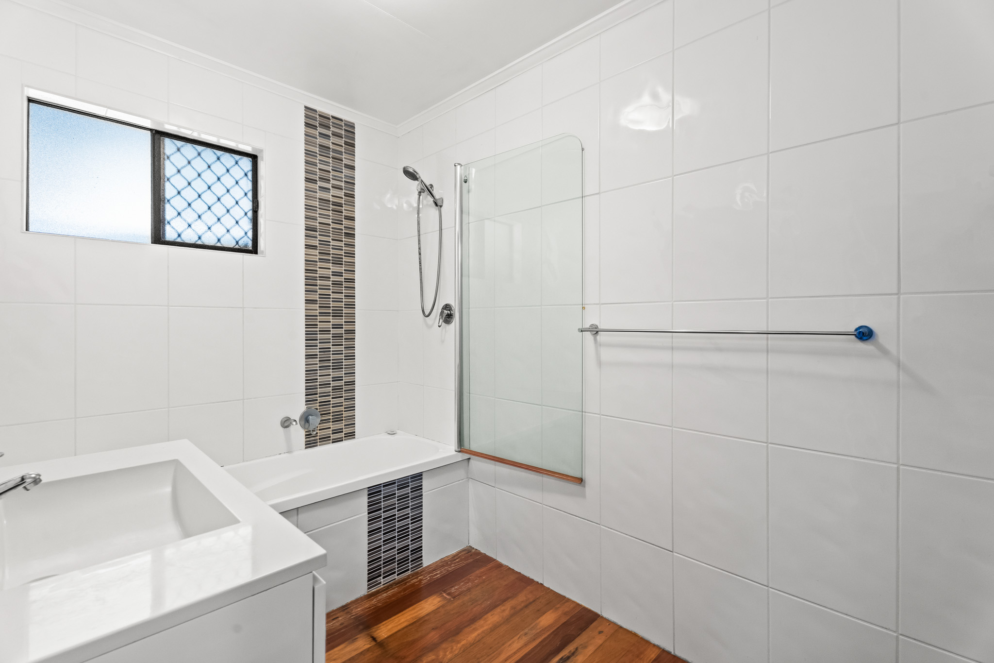 15 Tingira Terrace, SCARNESS, QLD 4655 AUS