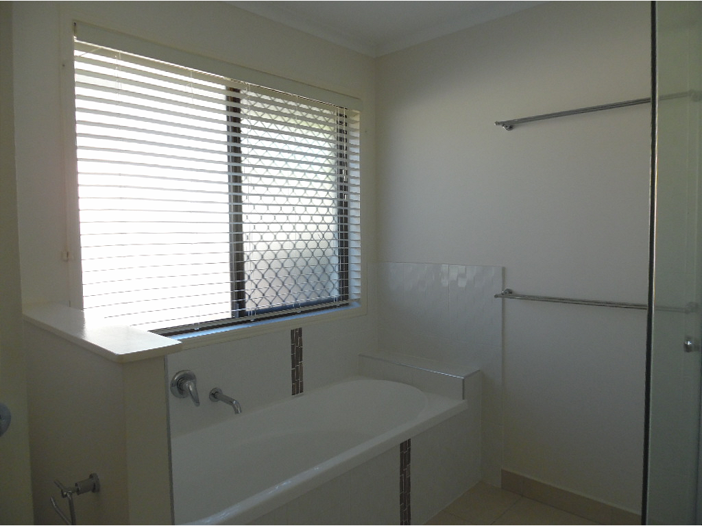 19 Eurong Avenue, PIALBA, QLD 4655 AUS