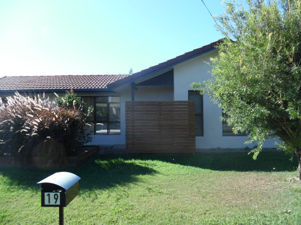 19 Eurong Avenue, PIALBA, QLD 4655 AUS