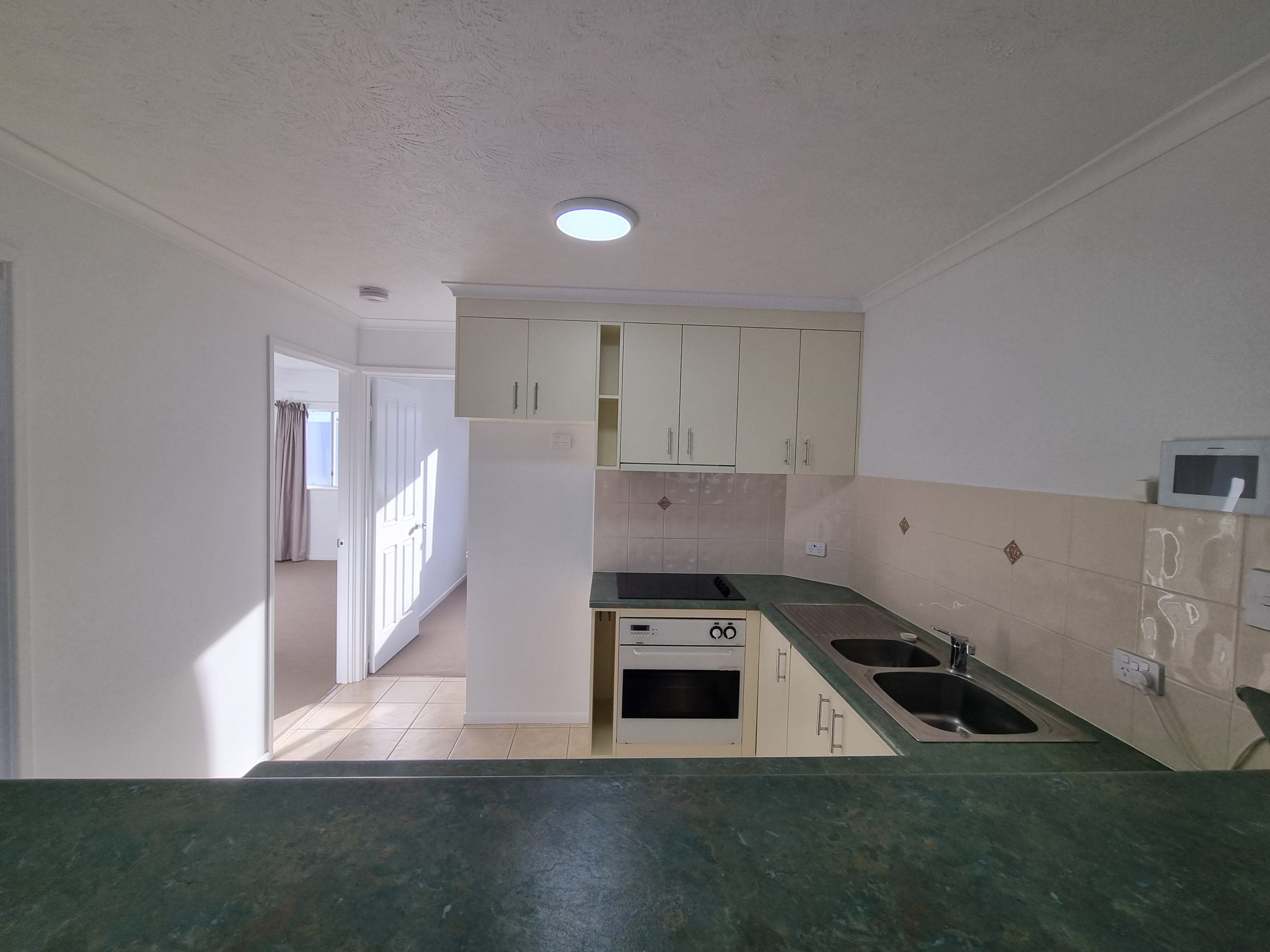 11/407 Esplanade, TORQUAY, QLD 4655 AUS