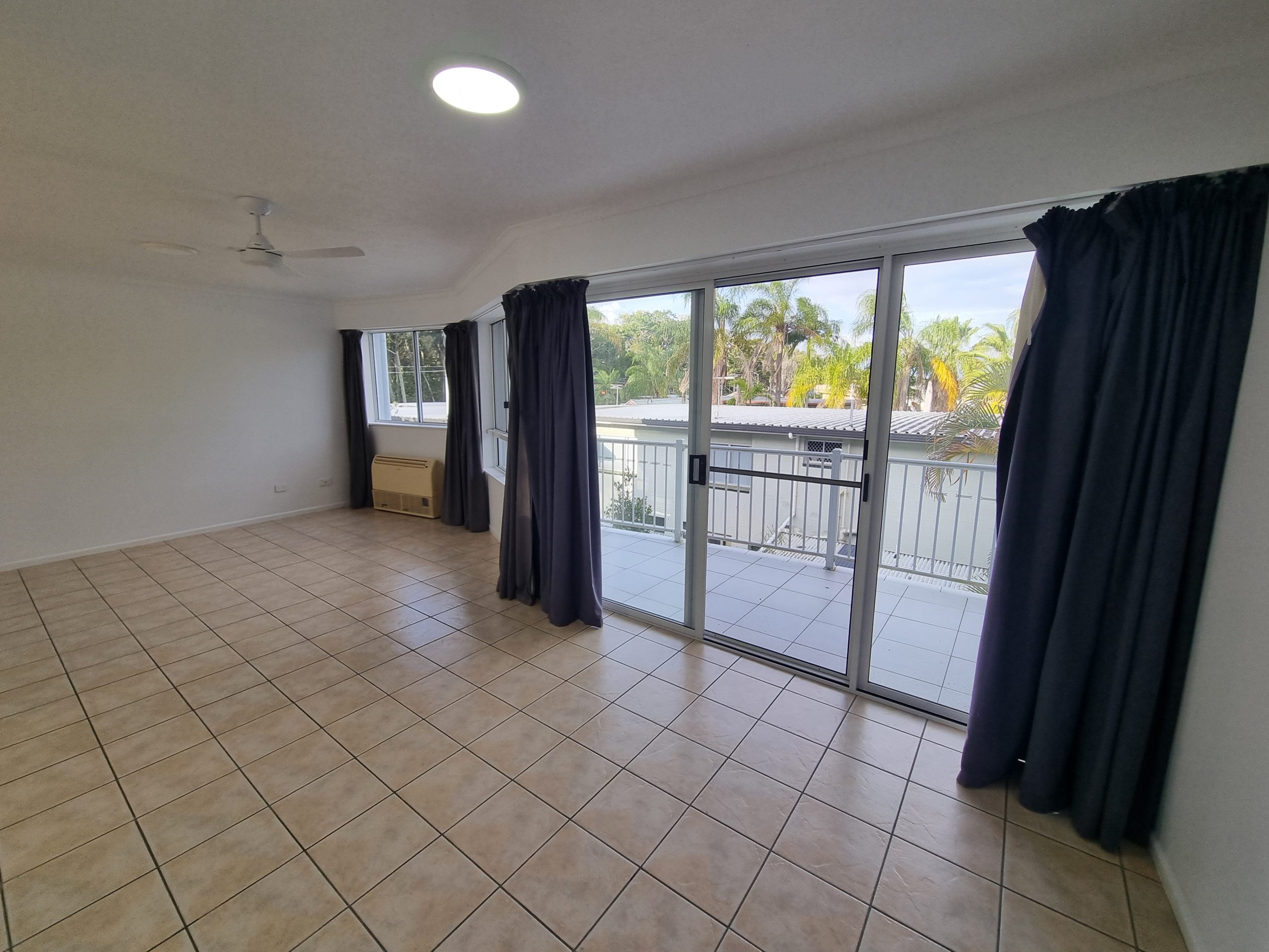 11/407 Esplanade, TORQUAY, QLD 4655 AUS
