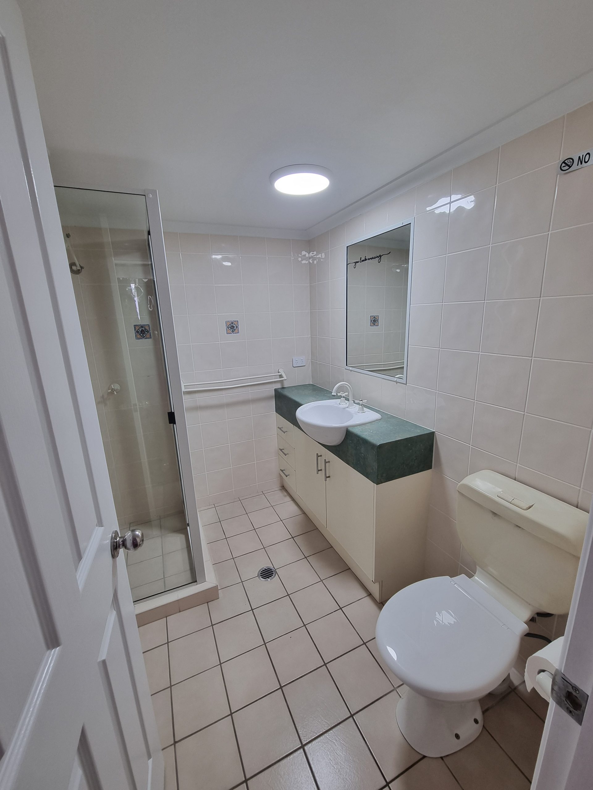 11/407 Esplanade, TORQUAY, QLD 4655 AUS