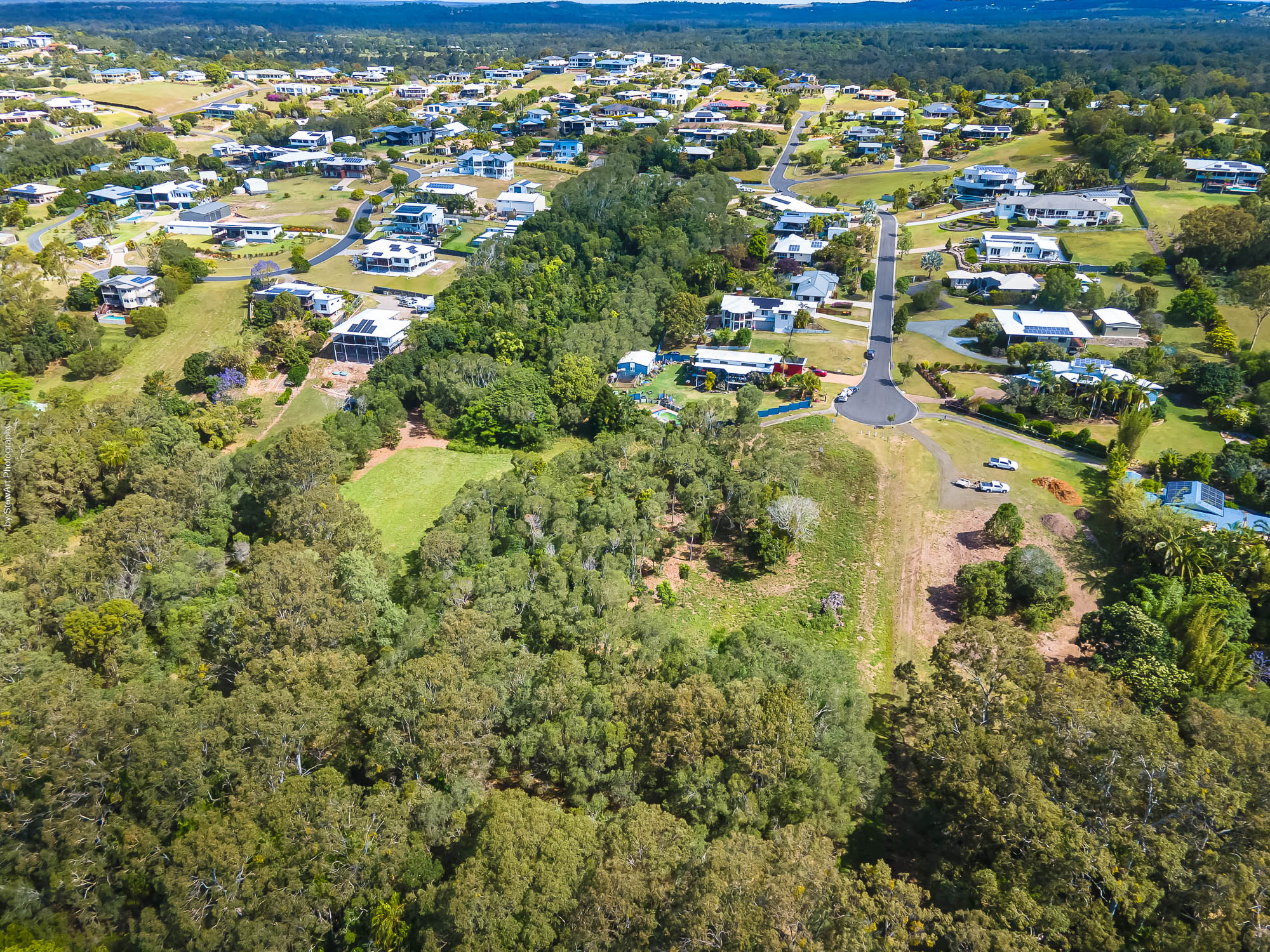 27 Edgewater Court, CRAIGNISH, QLD 4655 AUS